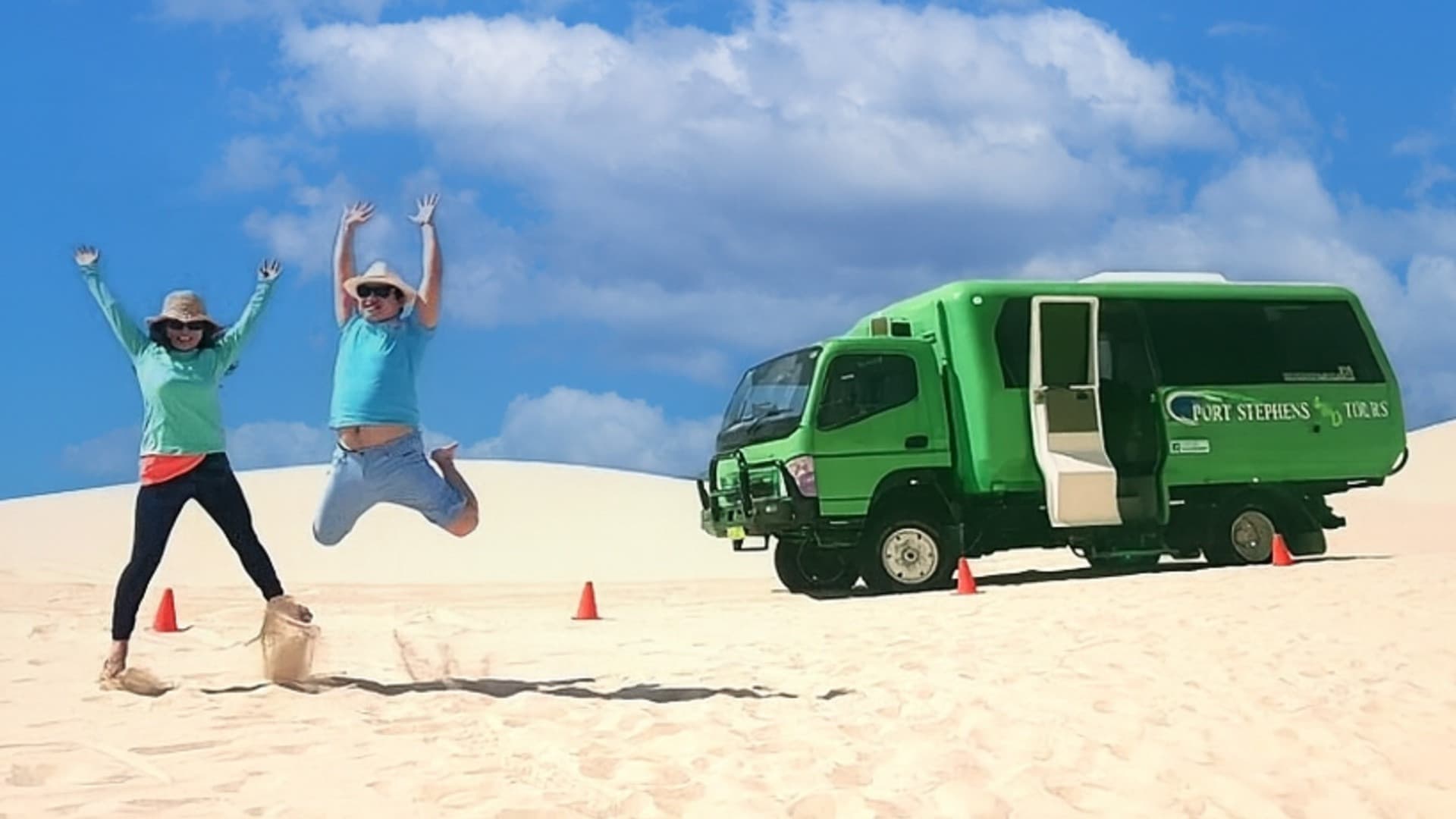 Port Stephens Tour with 4WD Ride and Sandboarding from Sydney - تصویر اصلی