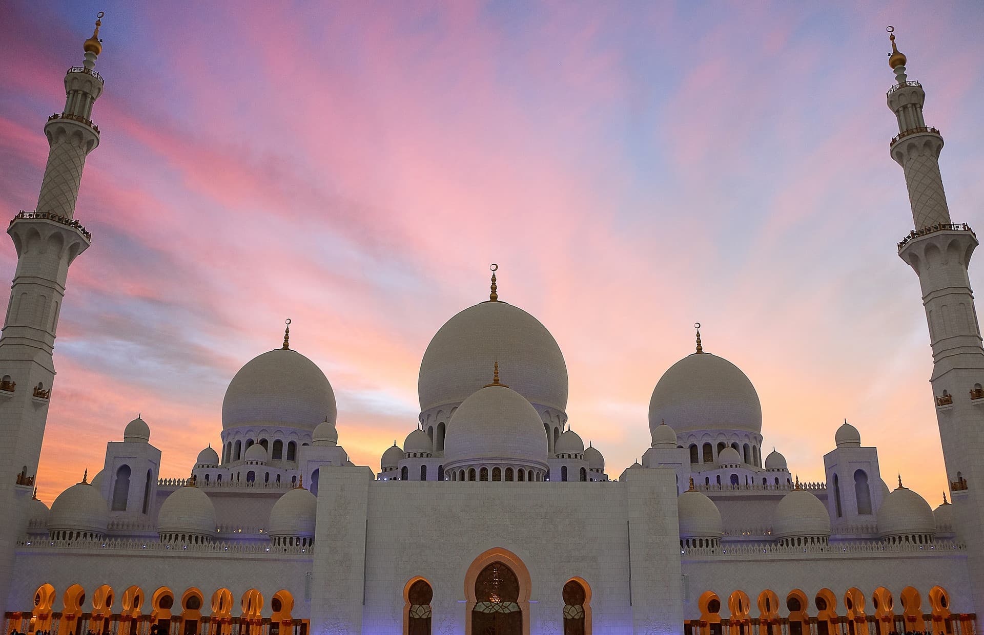 Abu Dhabi Mosque and Warner Bros Tour from Dubai - تصویر اصلی