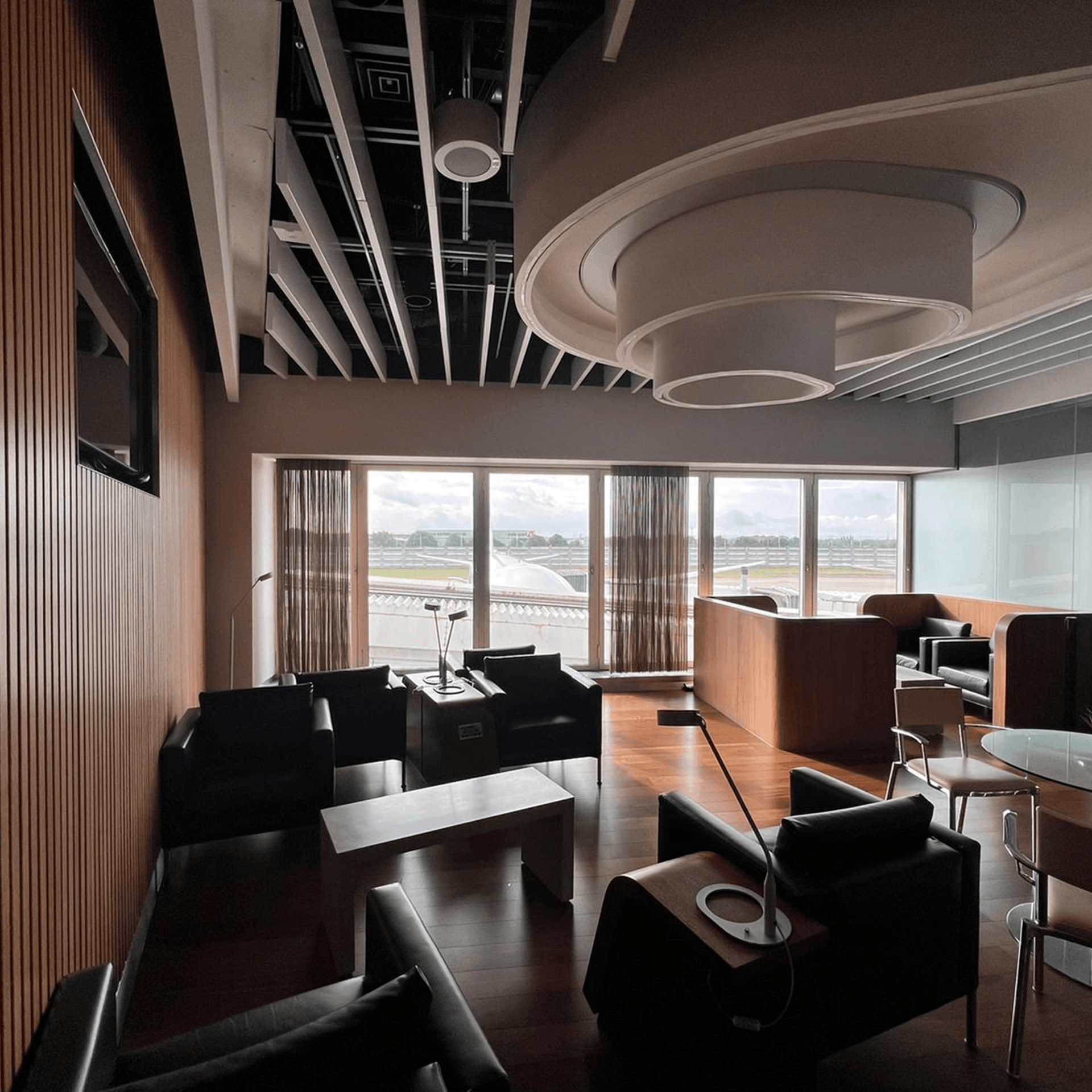 Plaza Premium Lounge - London Heathrow Airport Terminal 4 - تصویر 6