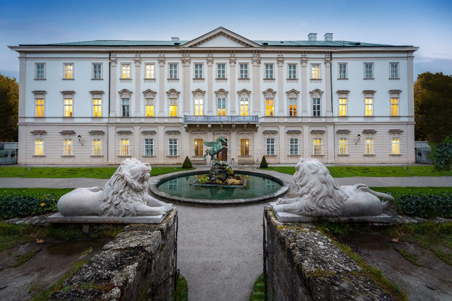 Salzburg Old Town, Mozart, and Mirabell Gardens Walking Tour - تصویر 7