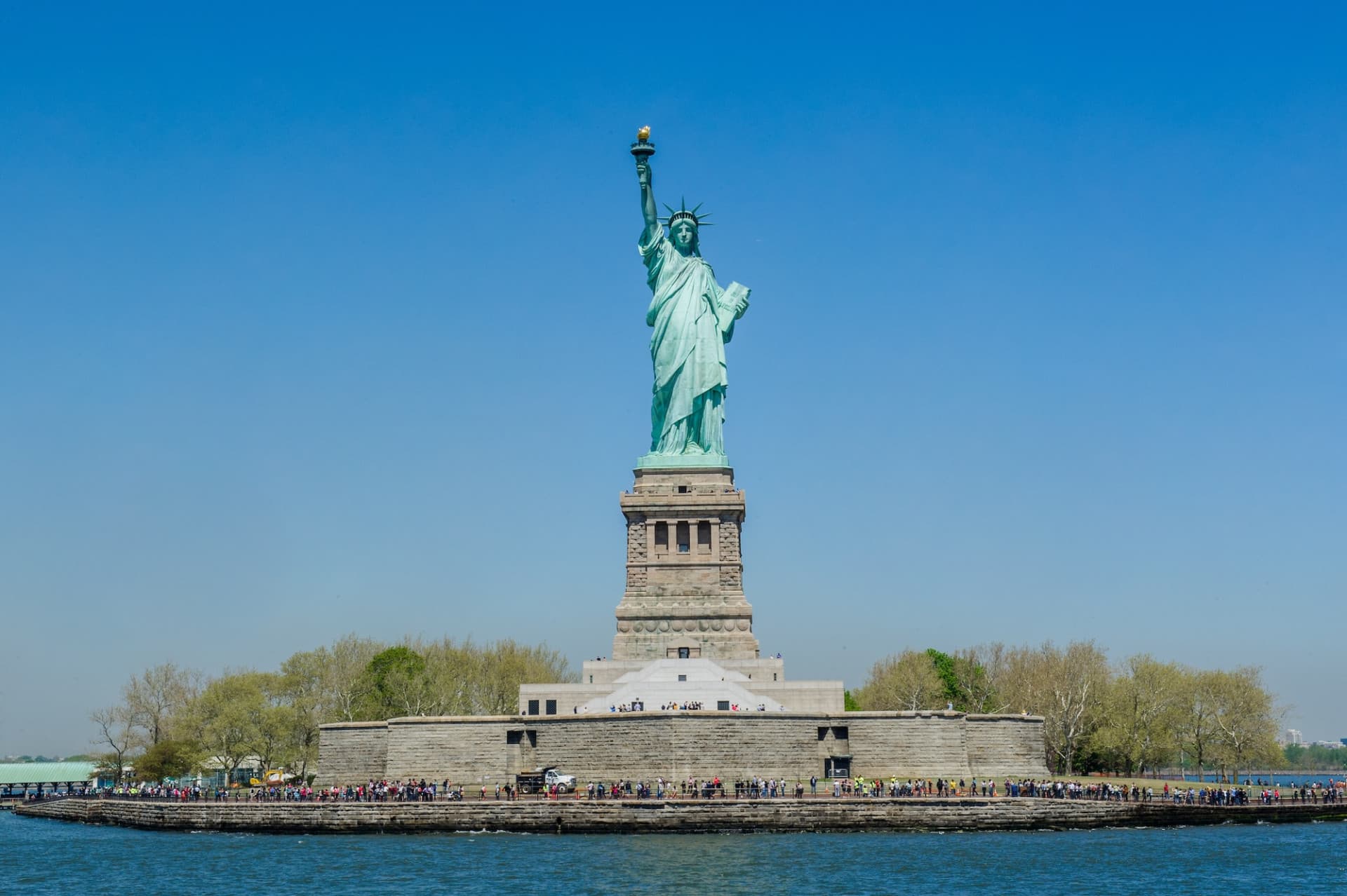 Circle Line "NYC Landmarks" Sightseeing Cruise (1.5 hours): Reserved Straight-to-Board Ticket - تصویر 9