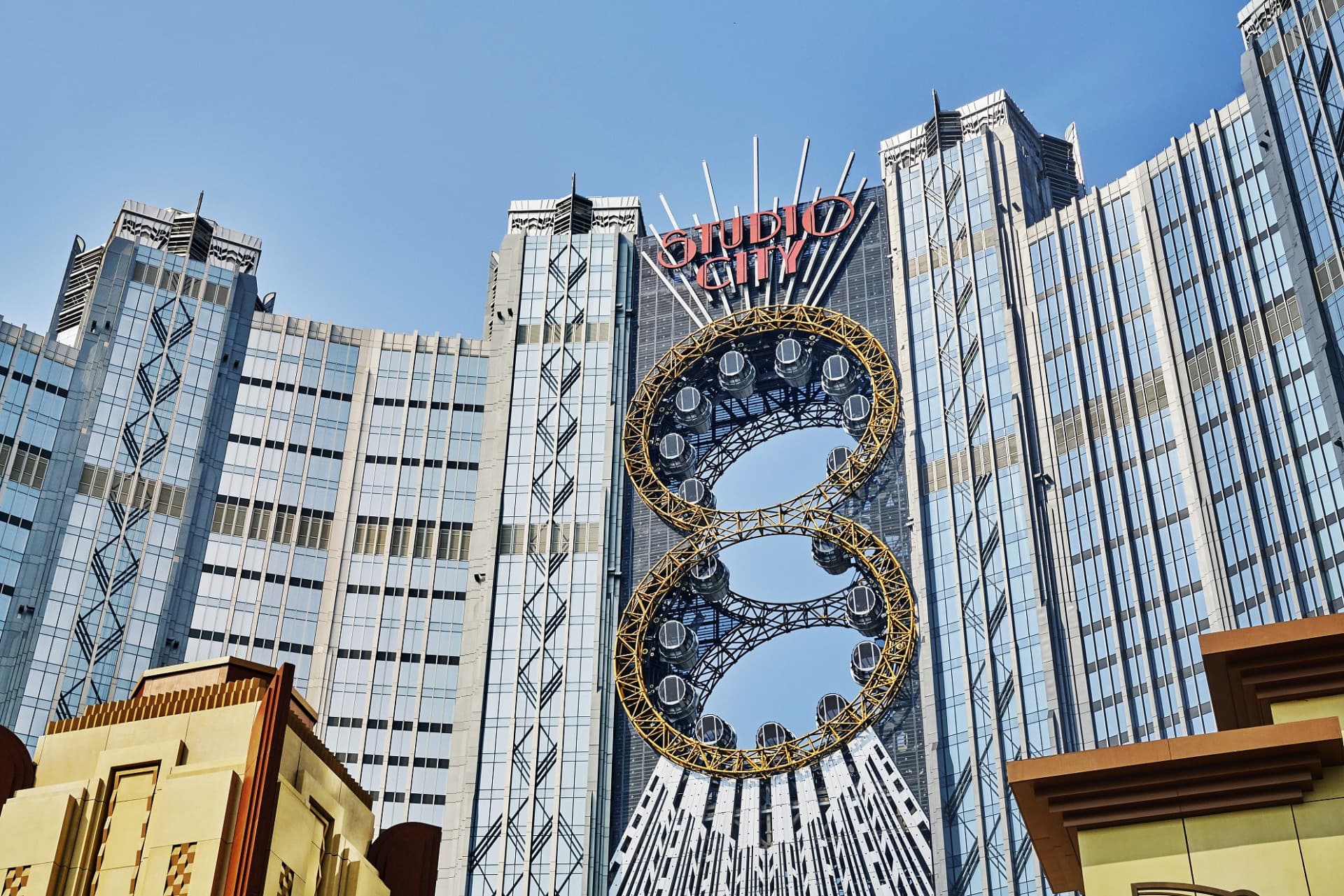 Studio City Macau Golden Reel Ferris Wheel - تصویر 4