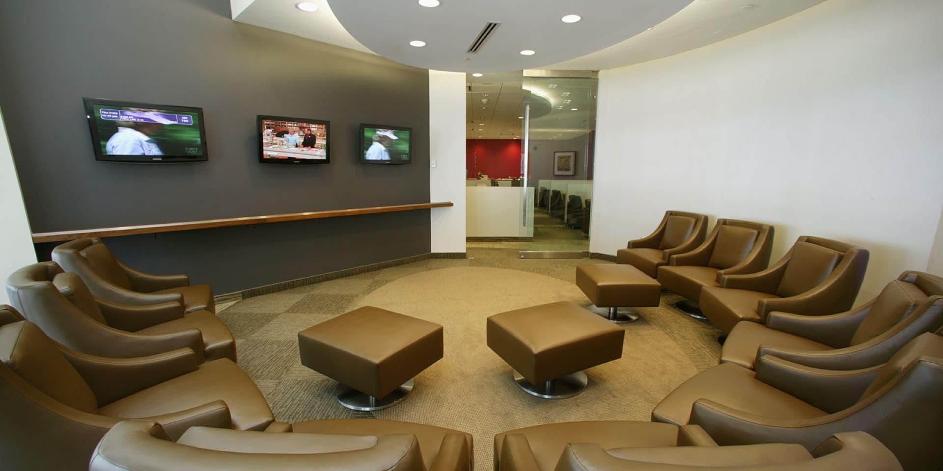 Plaza Premium Lounge - Toronto Pearson International Airport Terminal 1 - تصویر 4