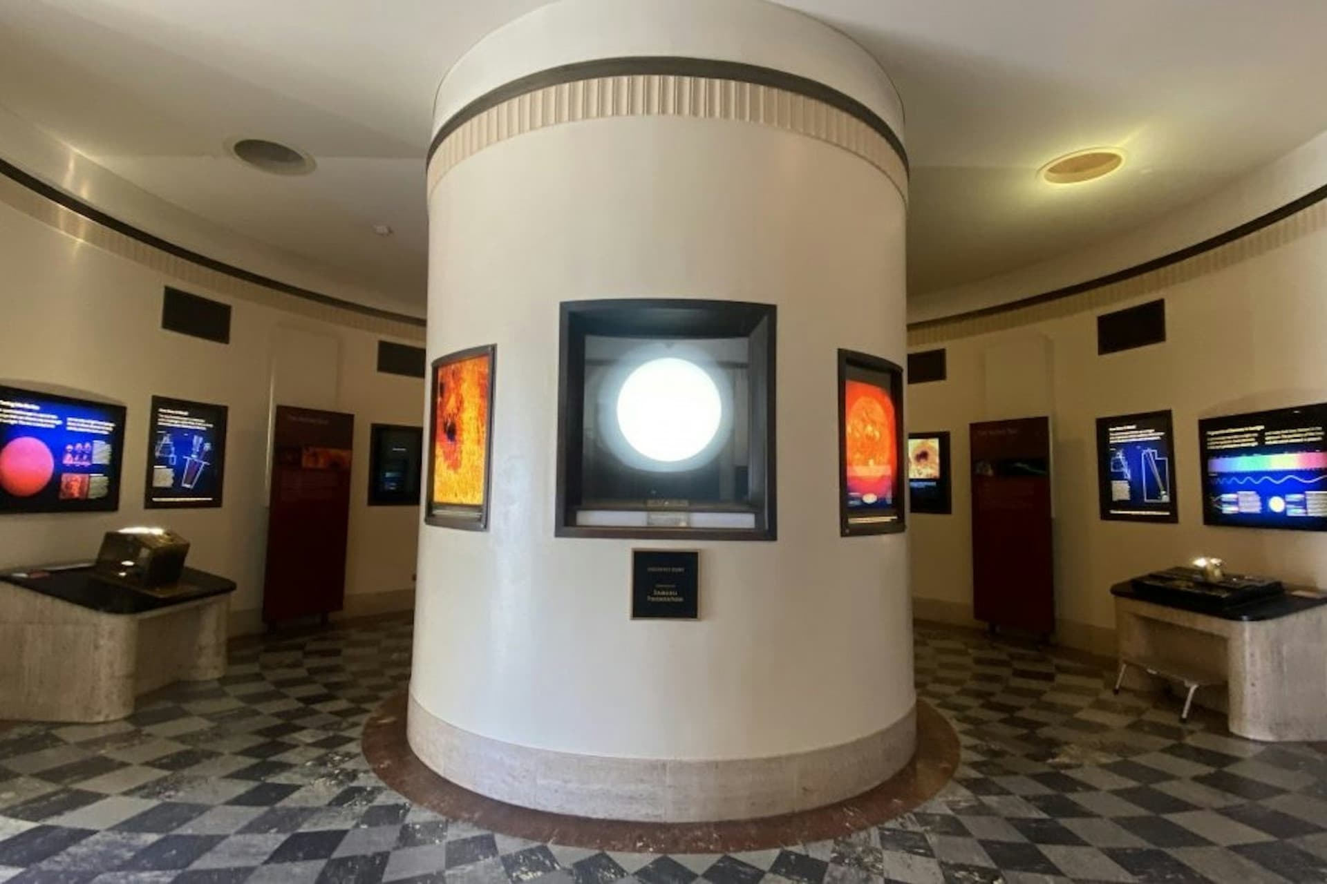 Griffith Observatory: Guided Tour + Planetarium Show Ticket - تصویر 10