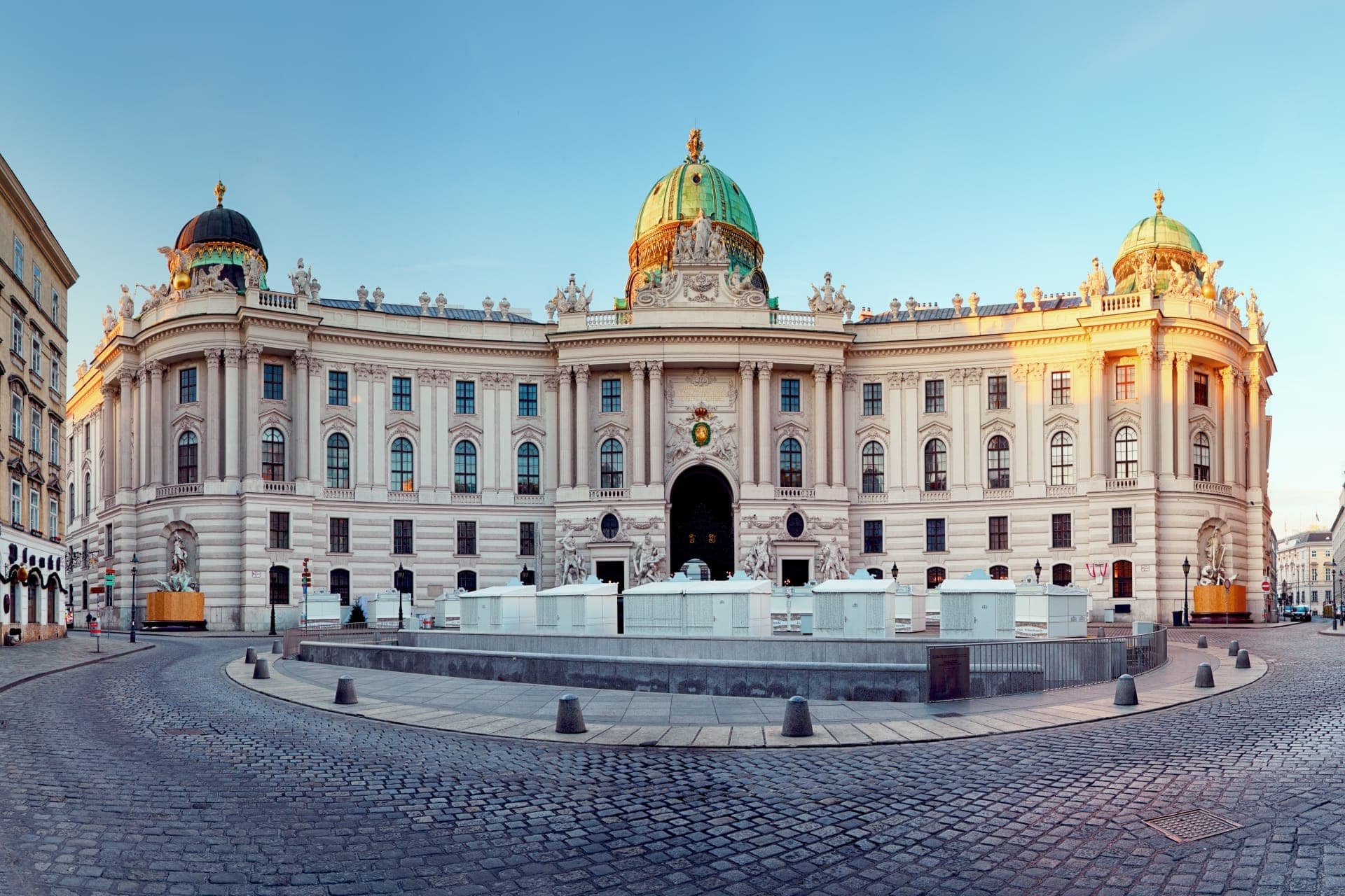 Vienna Old Town, Hofburg Palace Courtyard, and St. Stephen's Cathedral Walking Tour - تصویر 26