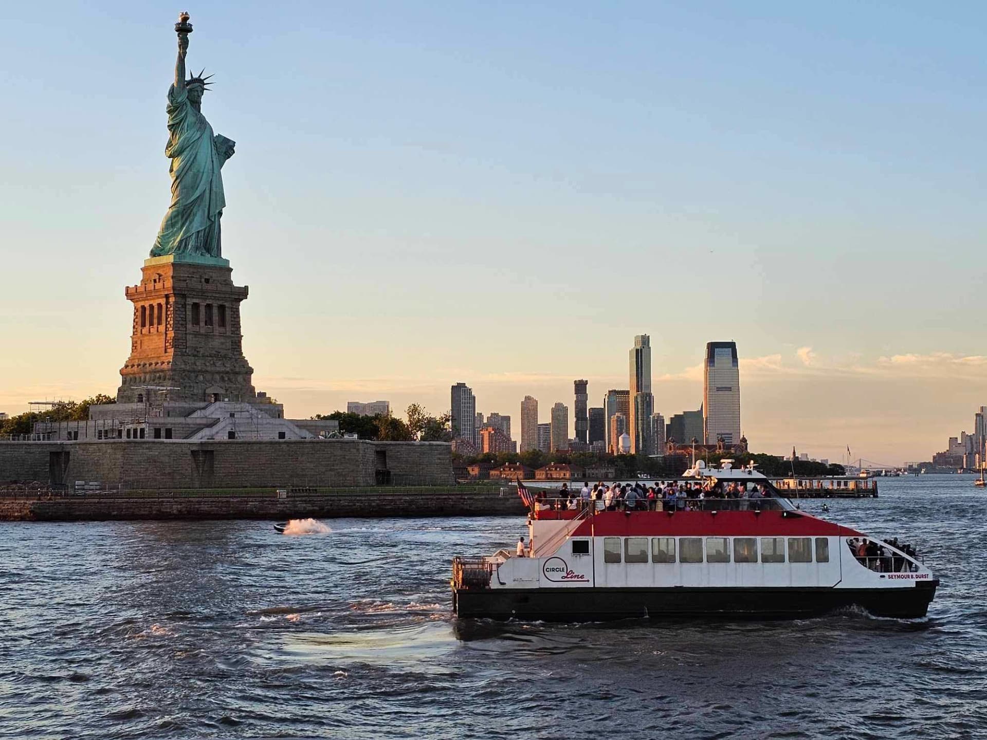 Official Circle Line Cruises, Downtown NYC: Reserved Straight-to-Board Ticket - تصویر اصلی