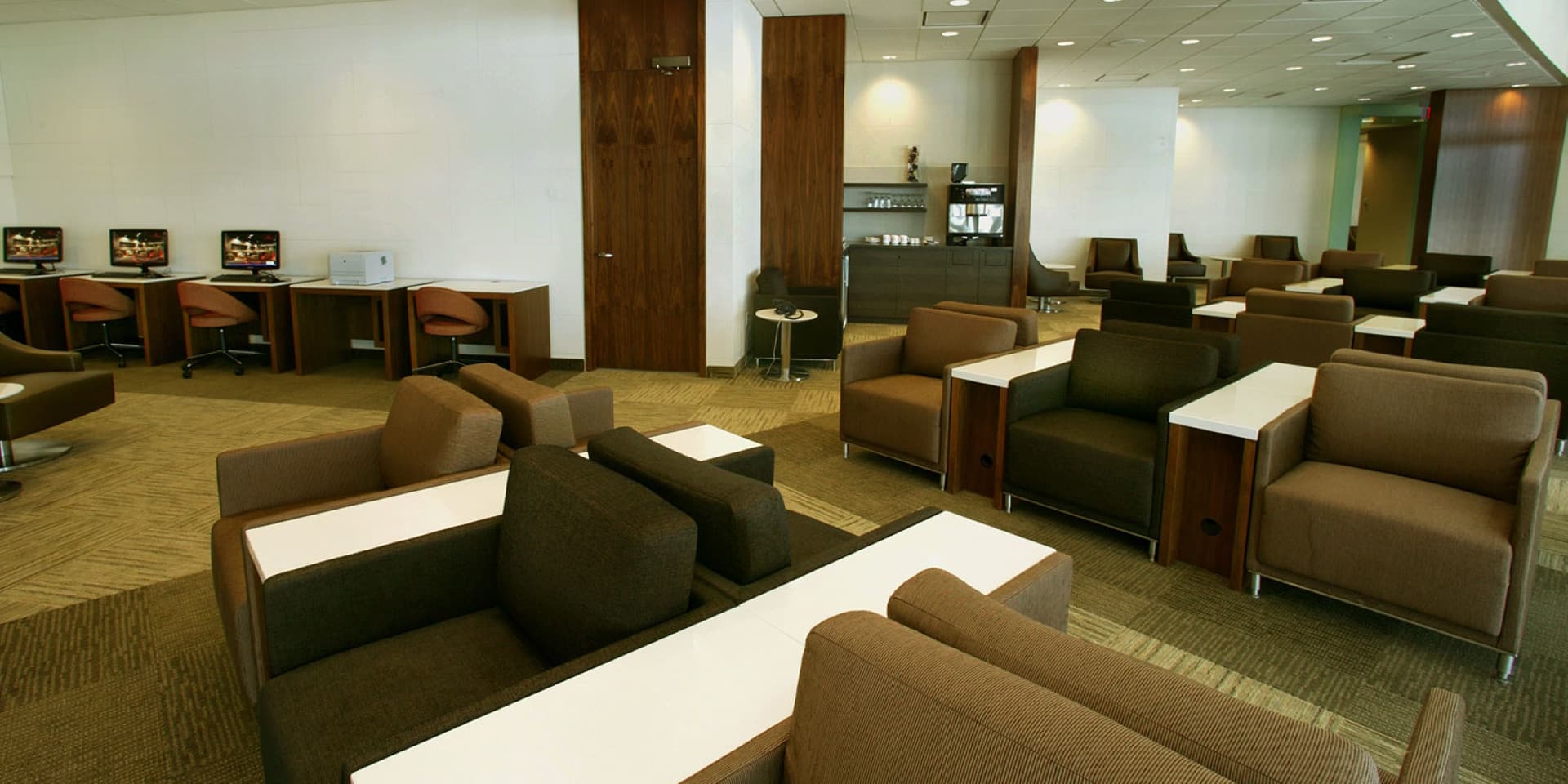 Plaza Premium Lounge - Toronto Pearson International Airport Terminal 1 - تصویر 8