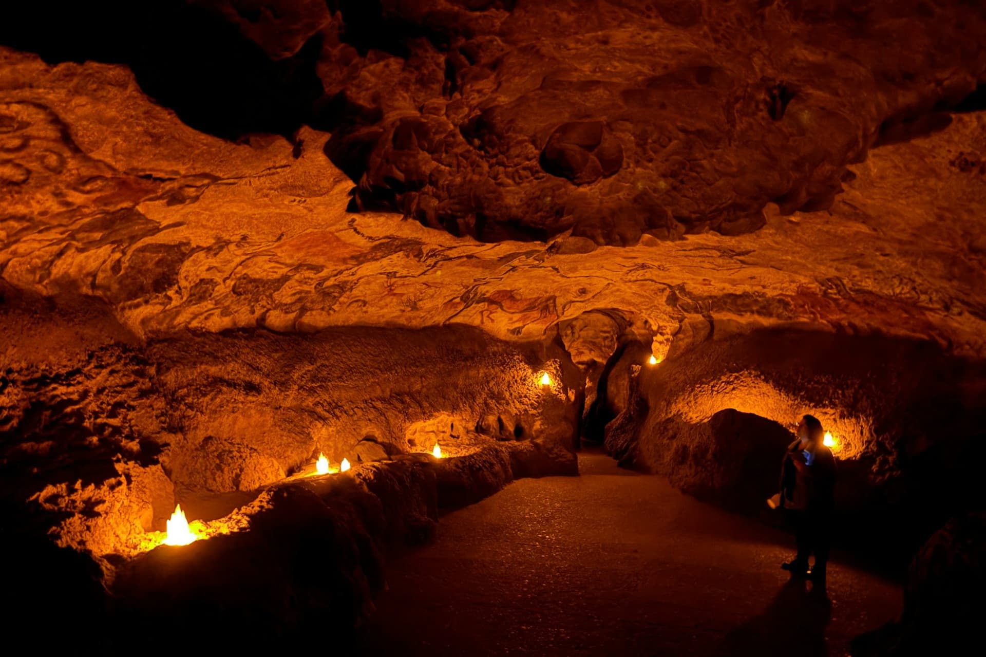 Lascaux II Guided Tour - تصویر 5