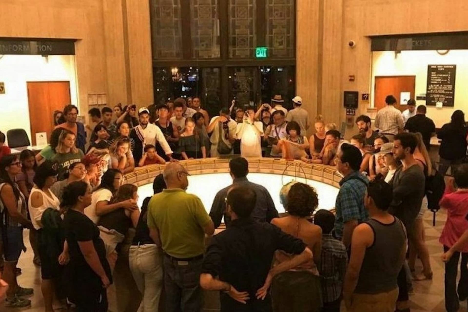 Griffith Observatory: Guided Tour + Planetarium Show Ticket - تصویر 2