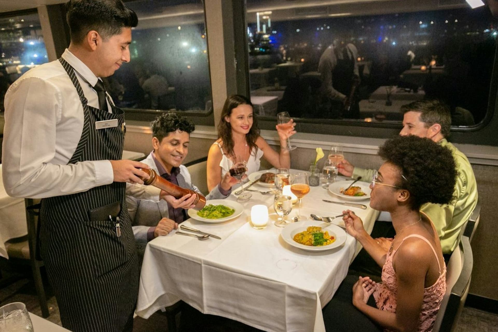 Boston Harbor: 2 or 3-Hour Signature Dinner Cruise - تصویر اصلی