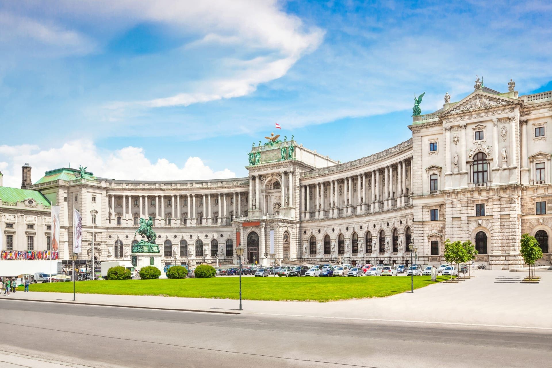 Vienna Old Town, Hofburg Palace Courtyard, and St. Stephen's Cathedral Walking Tour - تصویر 19
