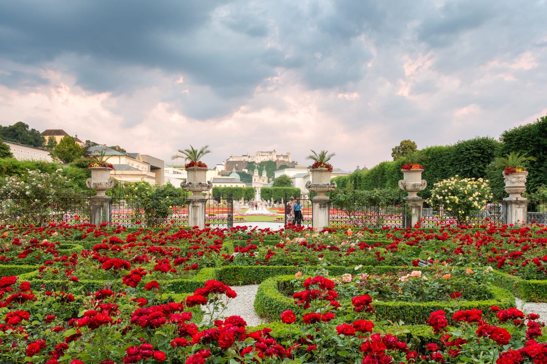 Salzburg Old Town, Mozart, and Mirabell Gardens Walking Tour - تصویر 27