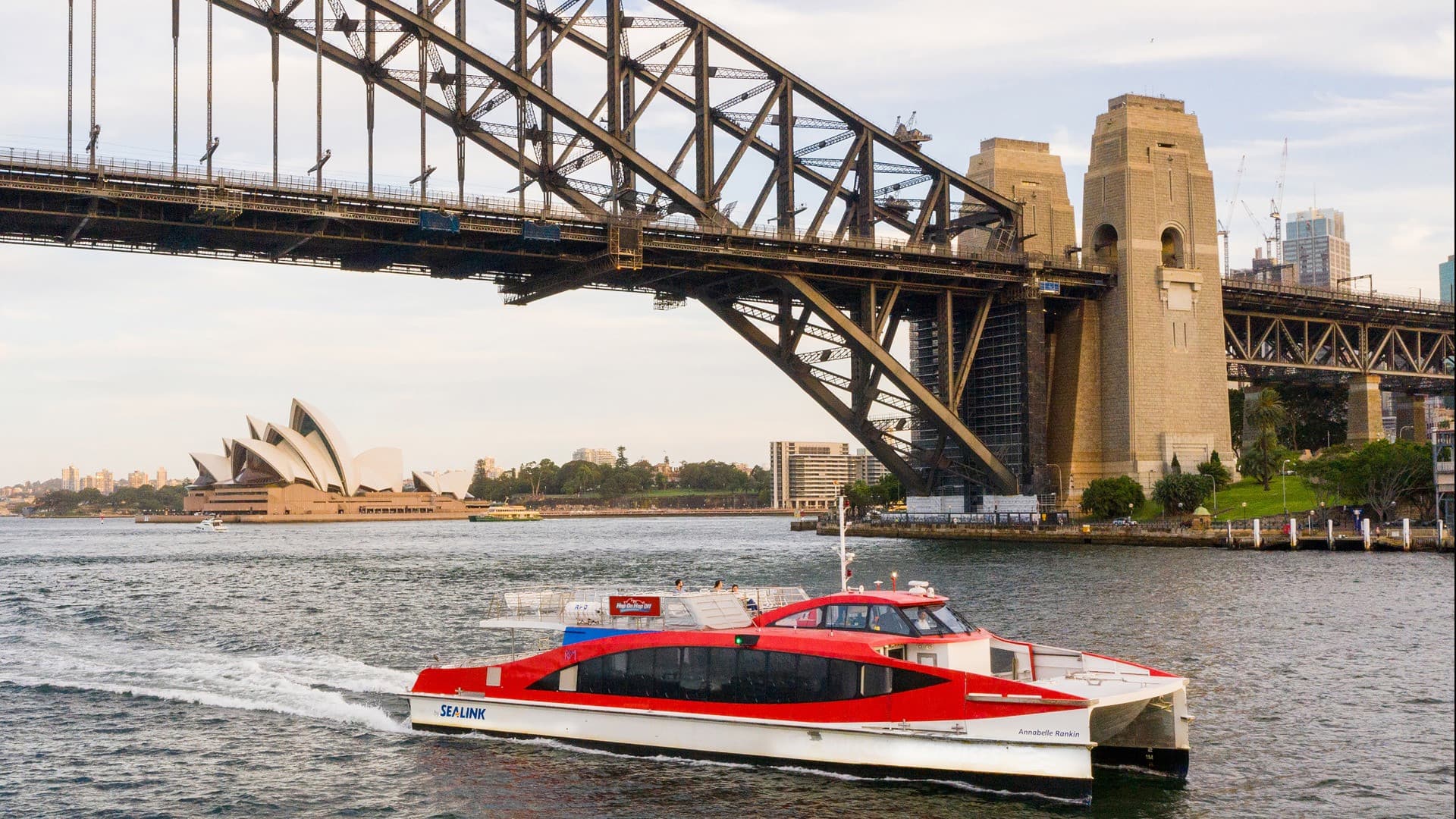 Sydney Harbour Express Sightseeing Cruise with Captain Cook Cruises - تصویر 6