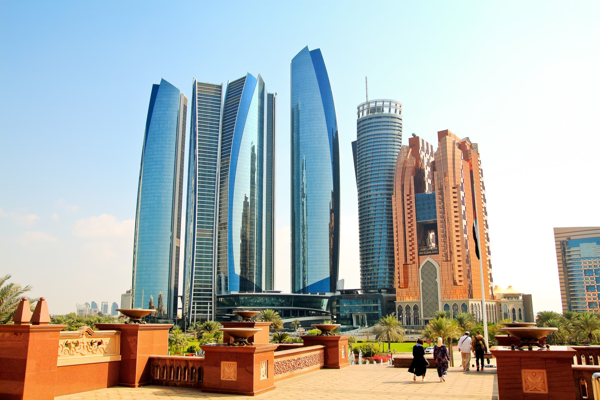 Abu Dhabi Premium City Tour from Dubai: Sheikh Zayed Mosque, Etihad Towers, Qasr Al Watan - تصویر 4