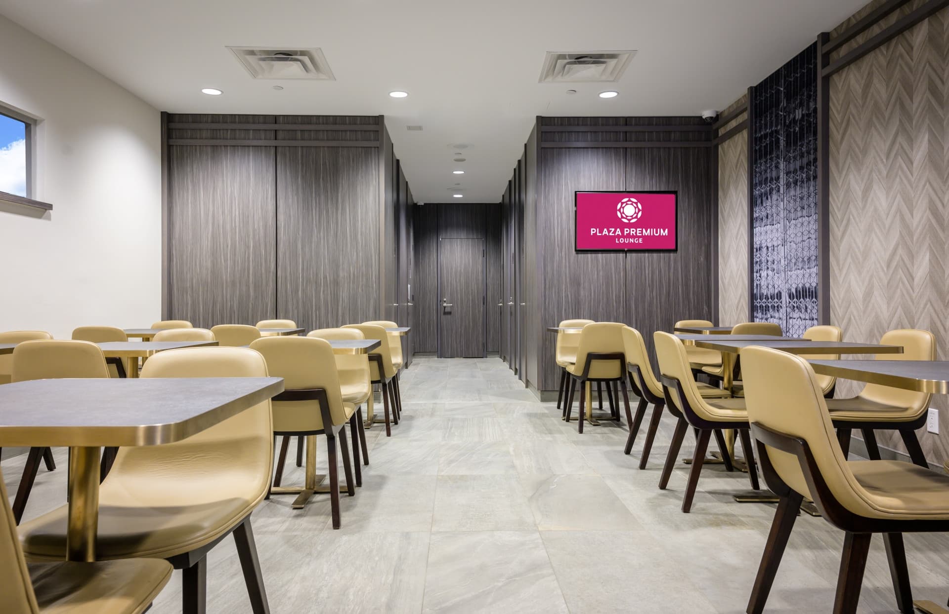 Plaza Premium Lounge - Toronto Pearson International Airport Terminal 1 - تصویر 2