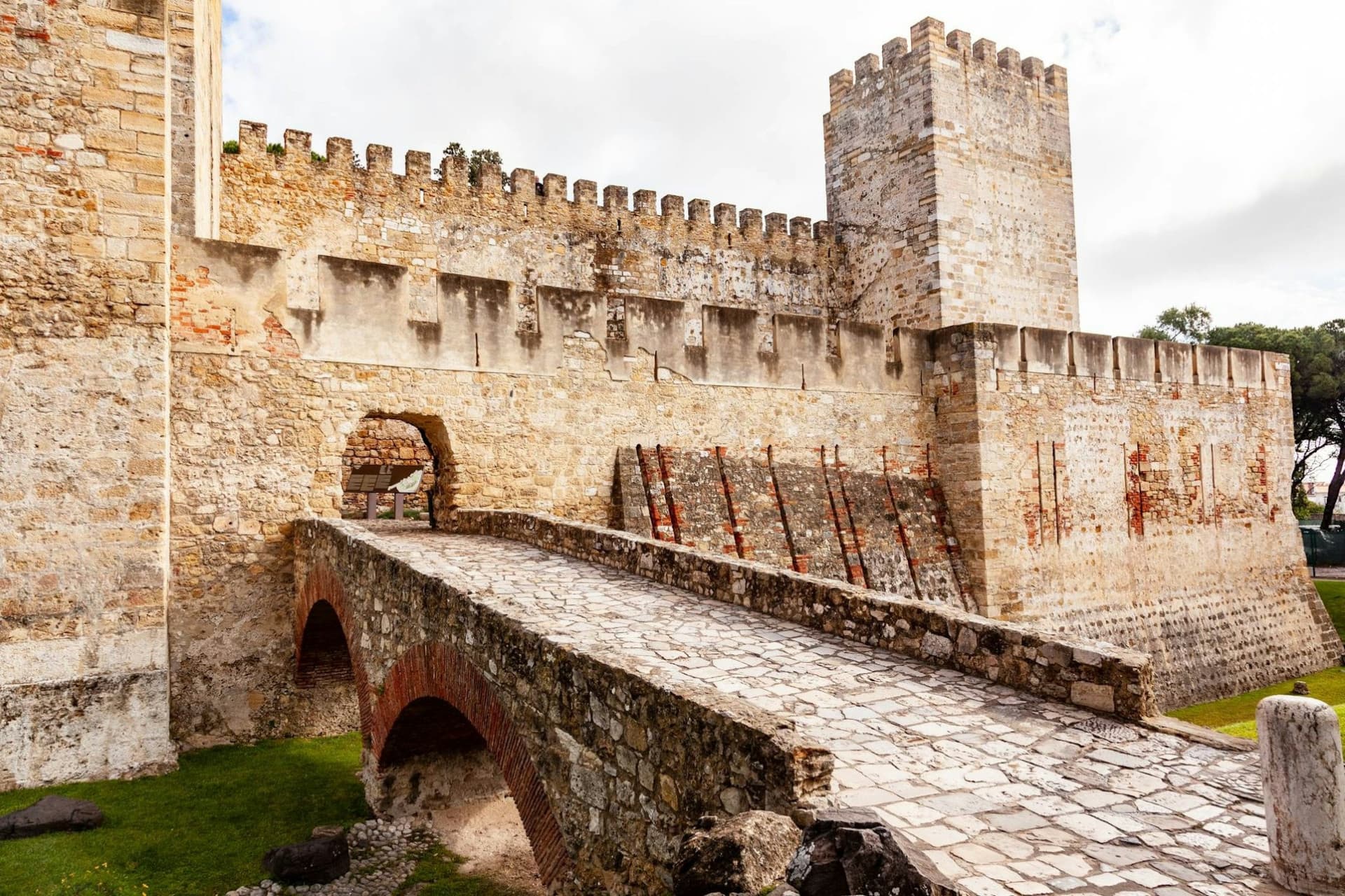 São Jorge Castle Ticket + Audio Guide - تصویر 2