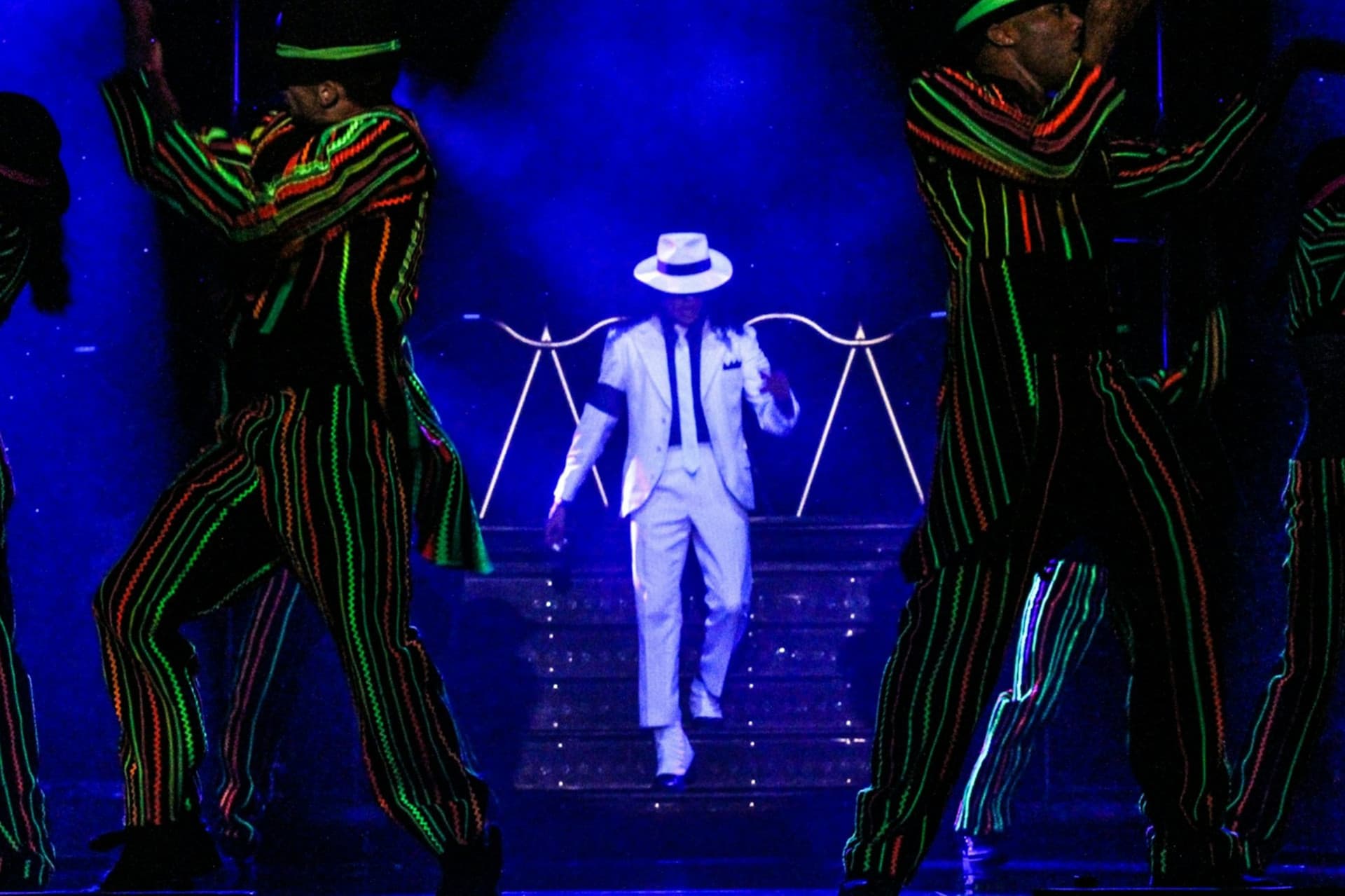 Harrah's Las Vegas: MJ(Michael Jackson) Live Show - تصویر 3