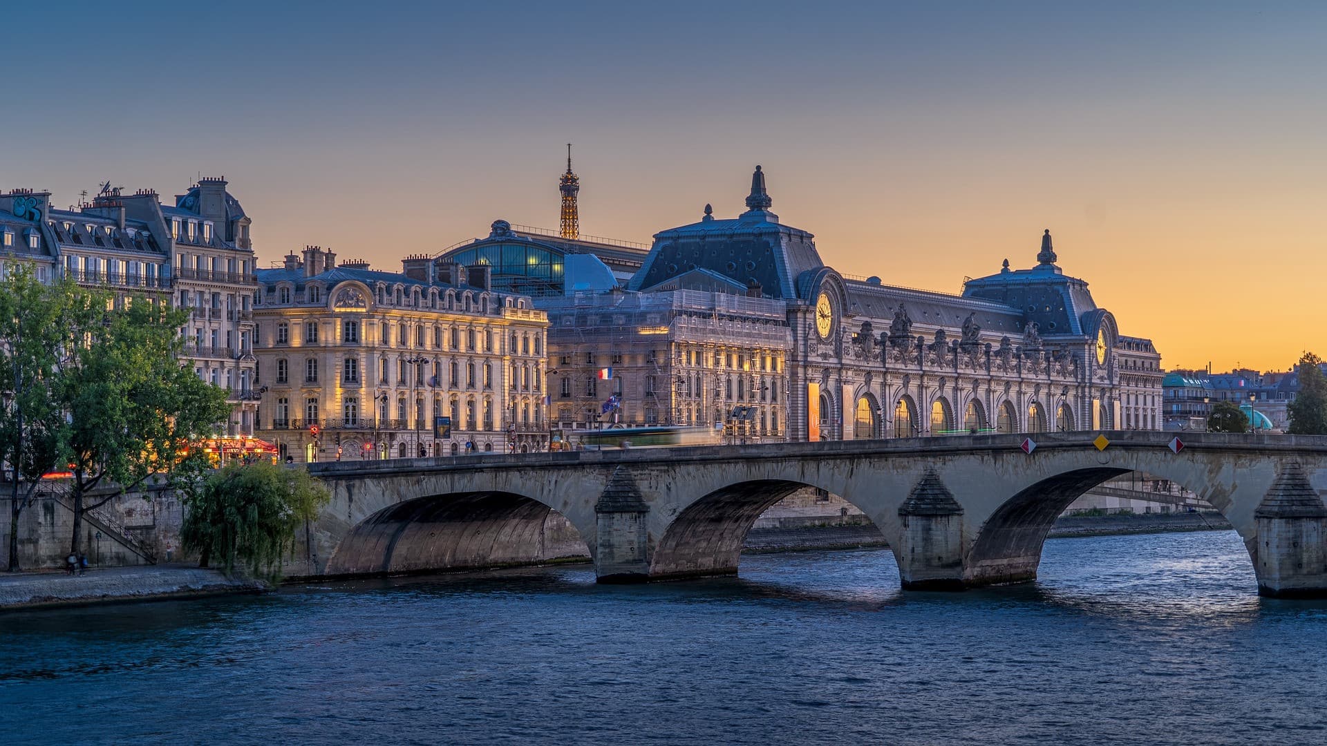Paris Open-Top Bus Tour and Eiffel Tower Reserved Access - تصویر 15
