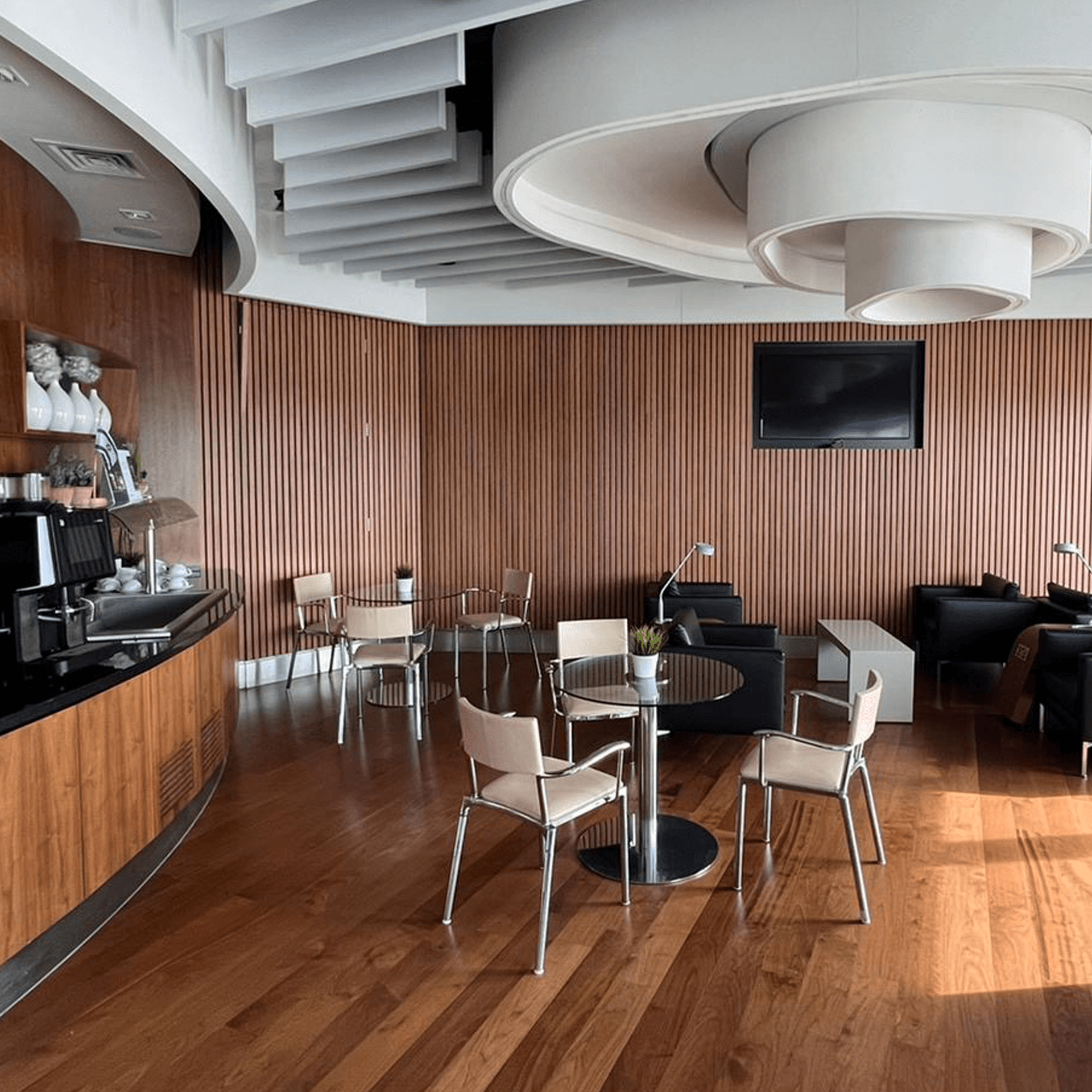 Plaza Premium Lounge - London Heathrow Airport Terminal 4 - تصویر 7