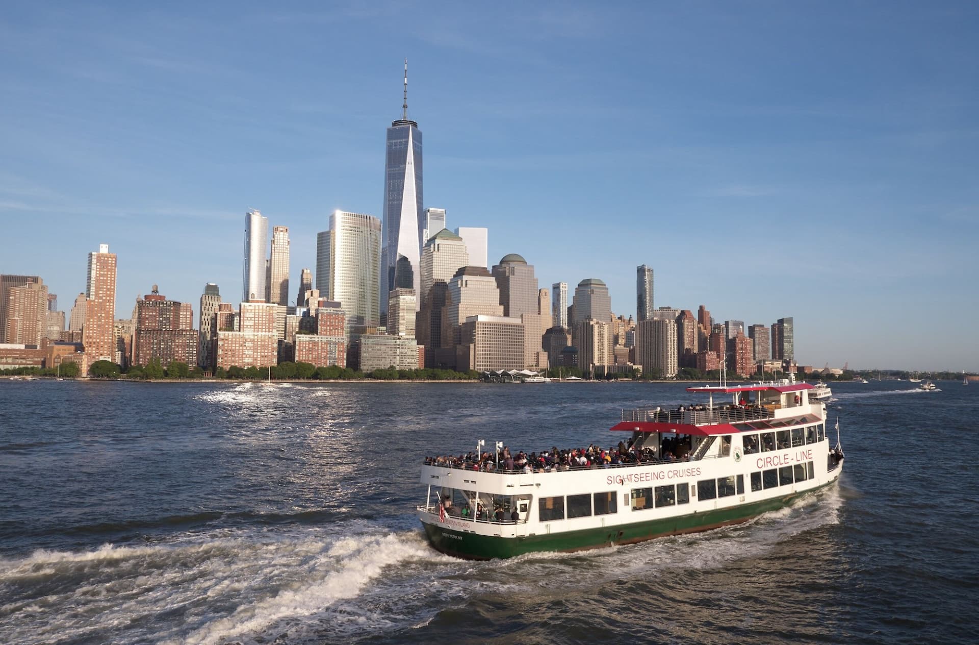 Circle Line "NYC Landmarks" Sightseeing Cruise (1.5 hours): Reserved Straight-to-Board Ticket - تصویر 8