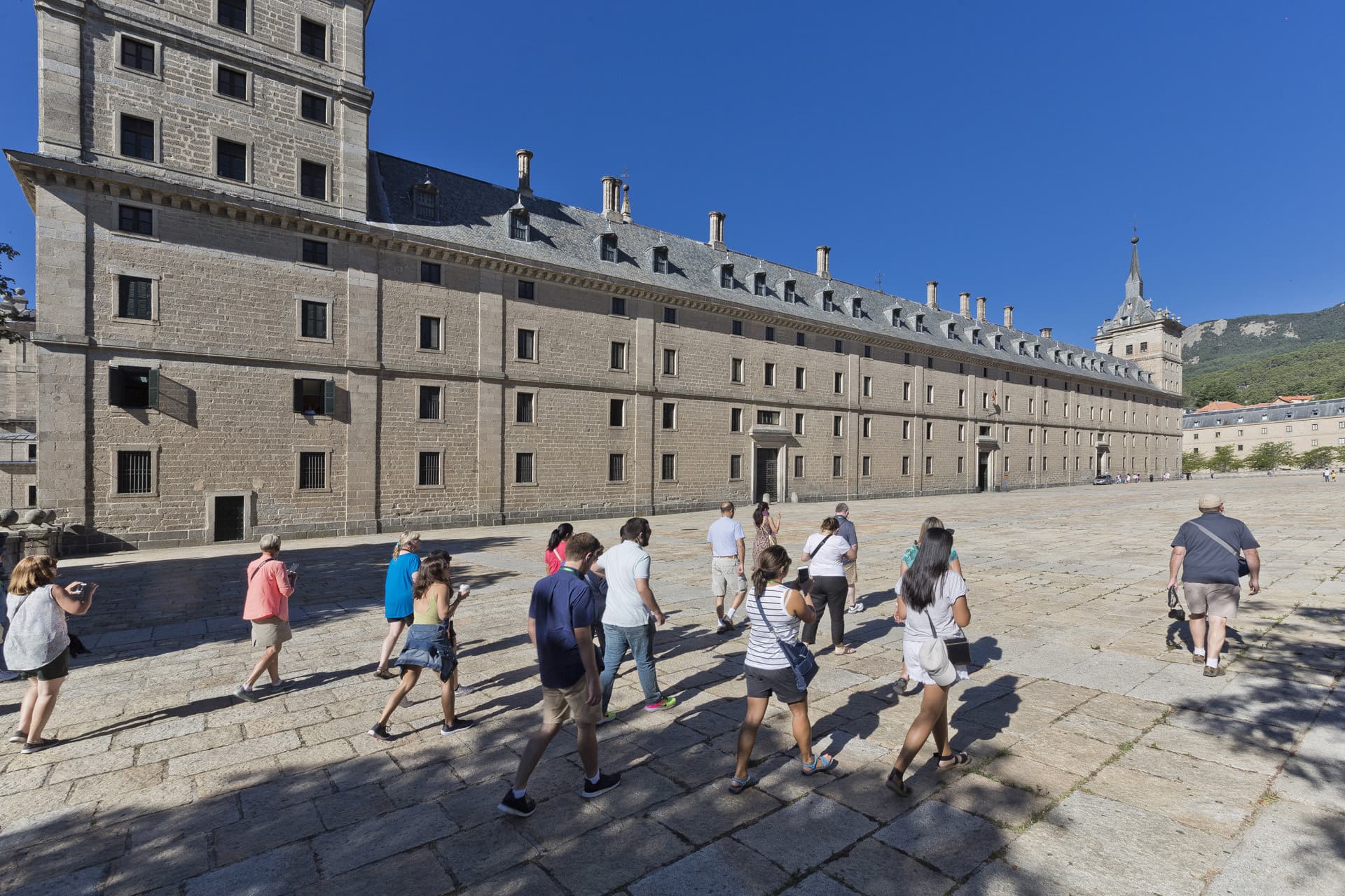 Royal Monastery of El Escorial and Valley of the Fallen Tour - تصویر 4