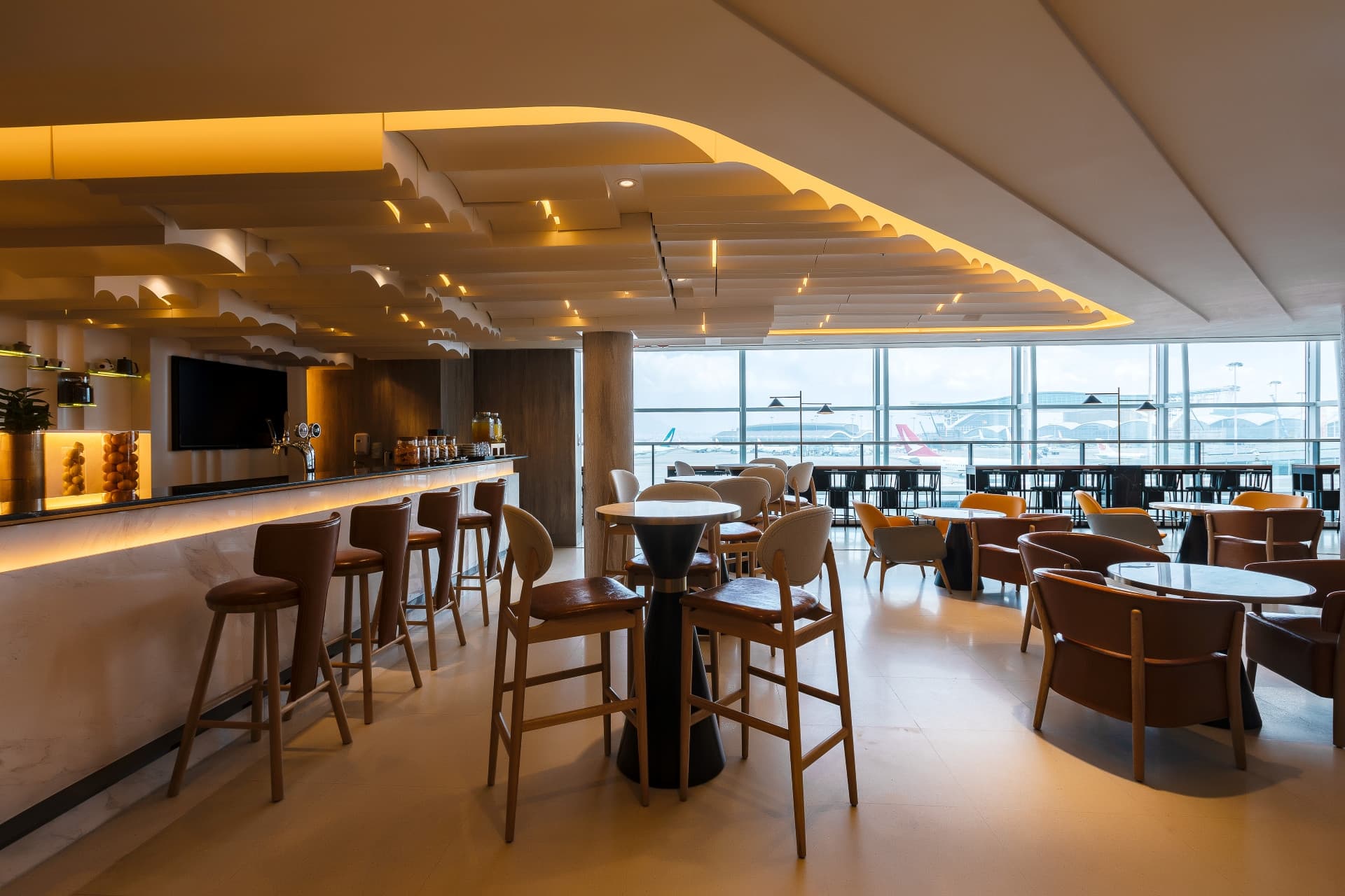 Plaza Premium Lounge - Hong Kong International Airport Terminal 1 - تصویر 6
