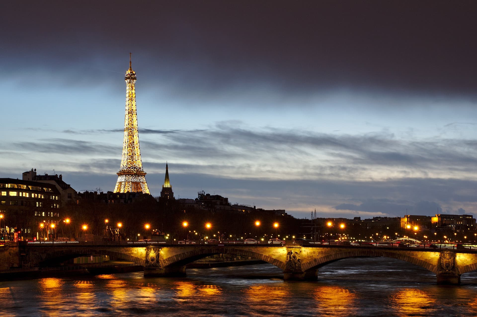 Paris Illuminations Night Bus Tour and Eiffel Tower Reserved Access - تصویر 3