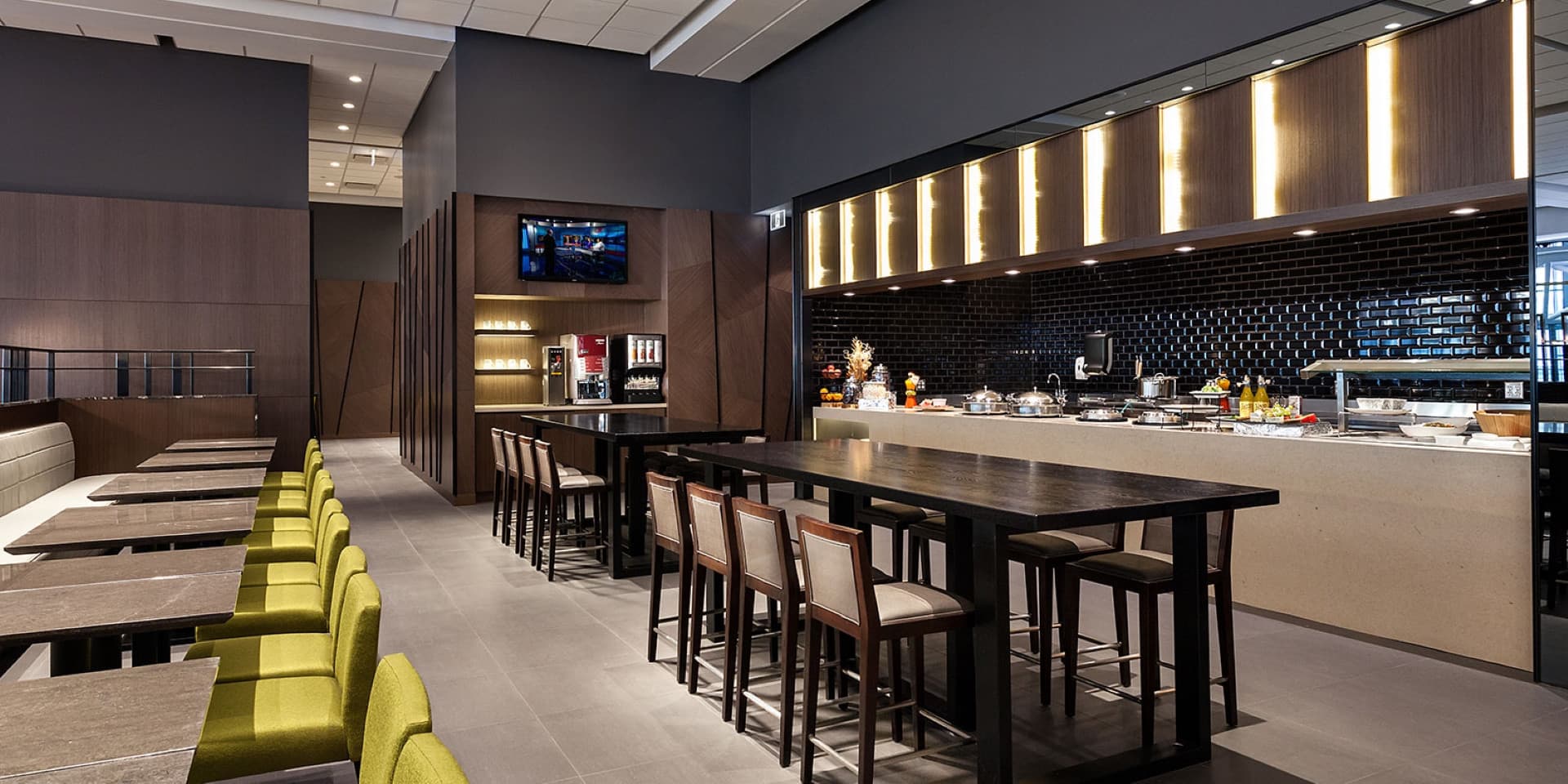 Plaza Premium Lounge - Vancouver International Airport - تصویر 2