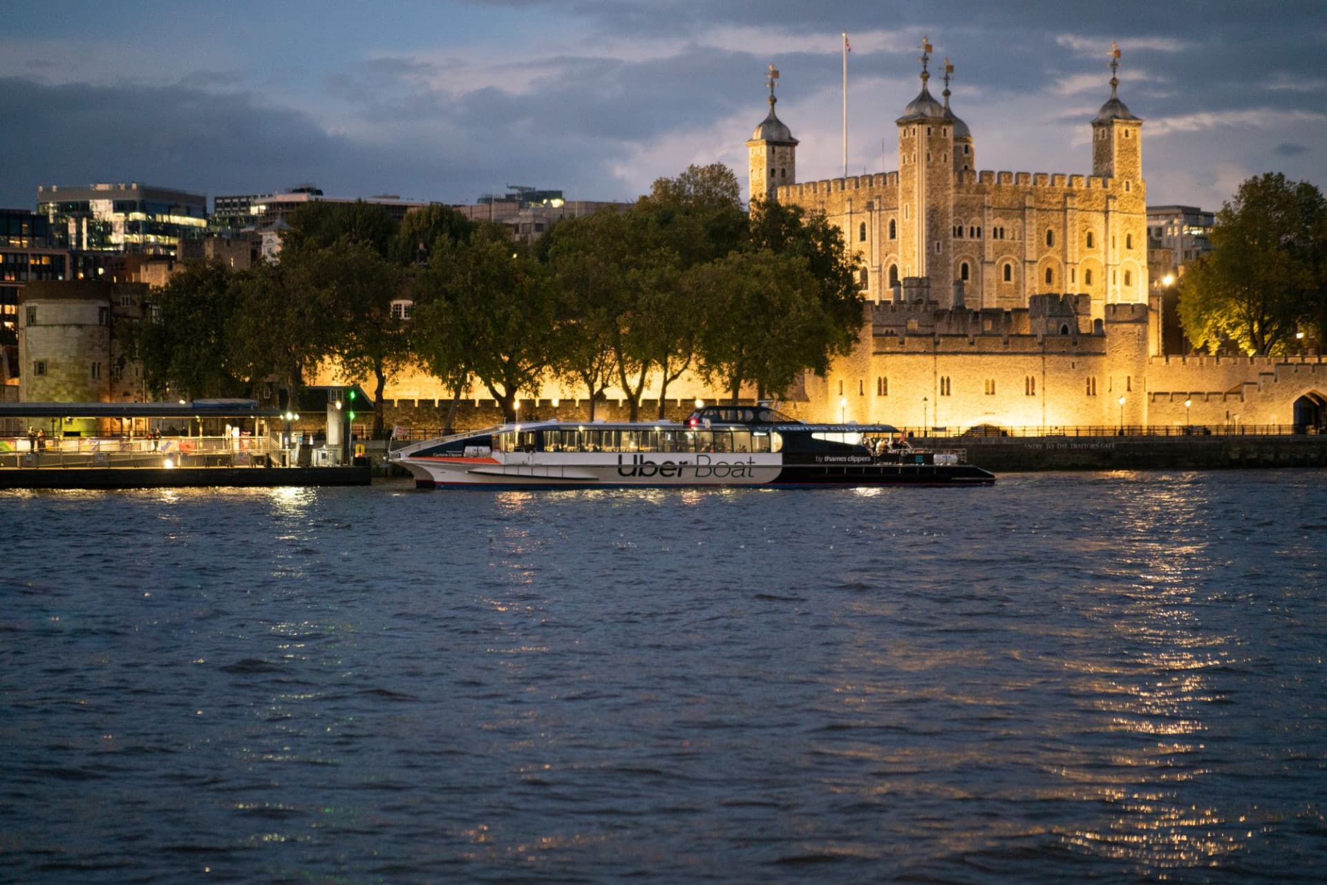Illuminated River - Thames Uber Boat Night Cruise - تصویر 7