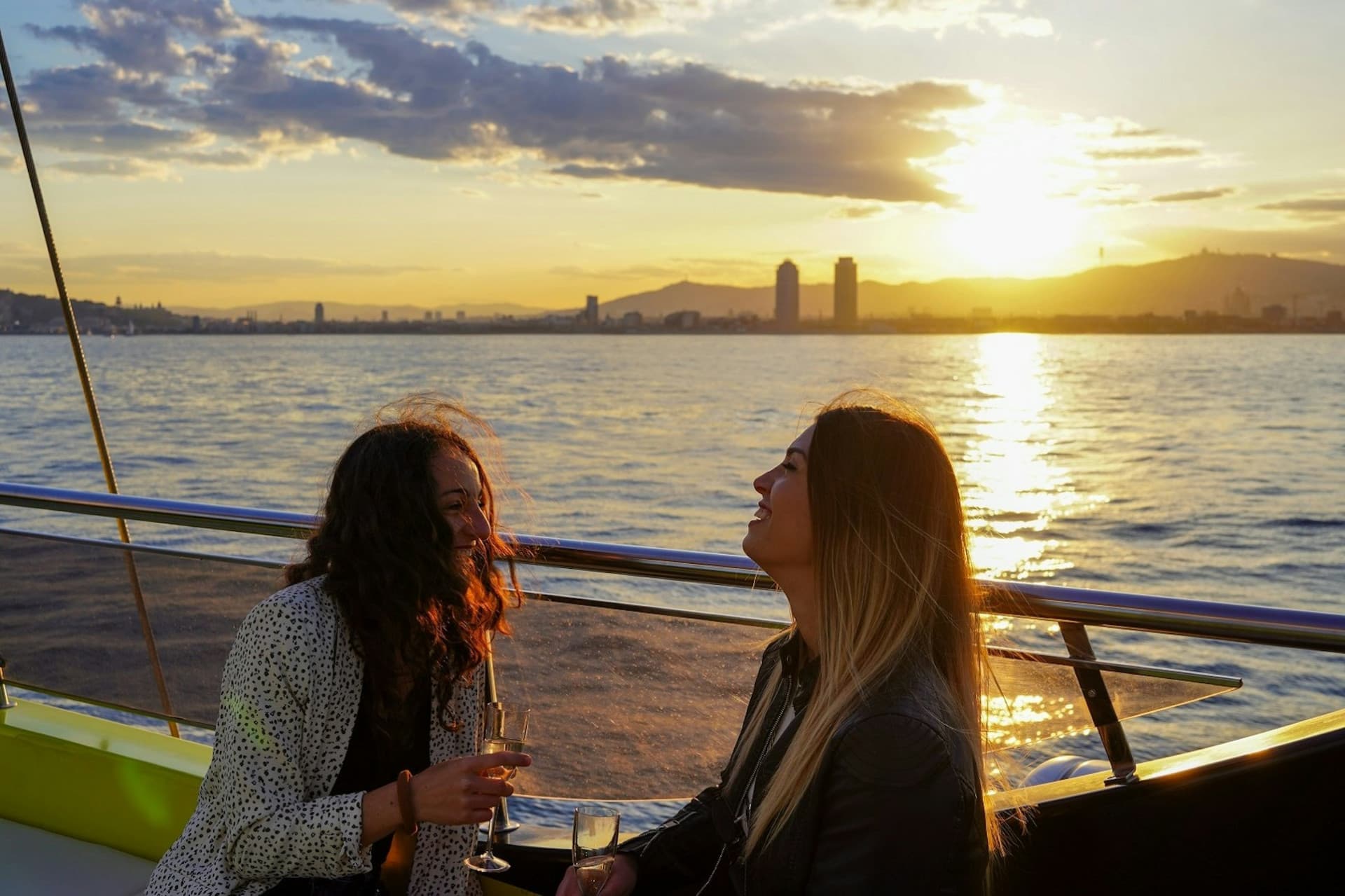 Barcelona Eco Catamaran Coastline Tour - تصویر 4