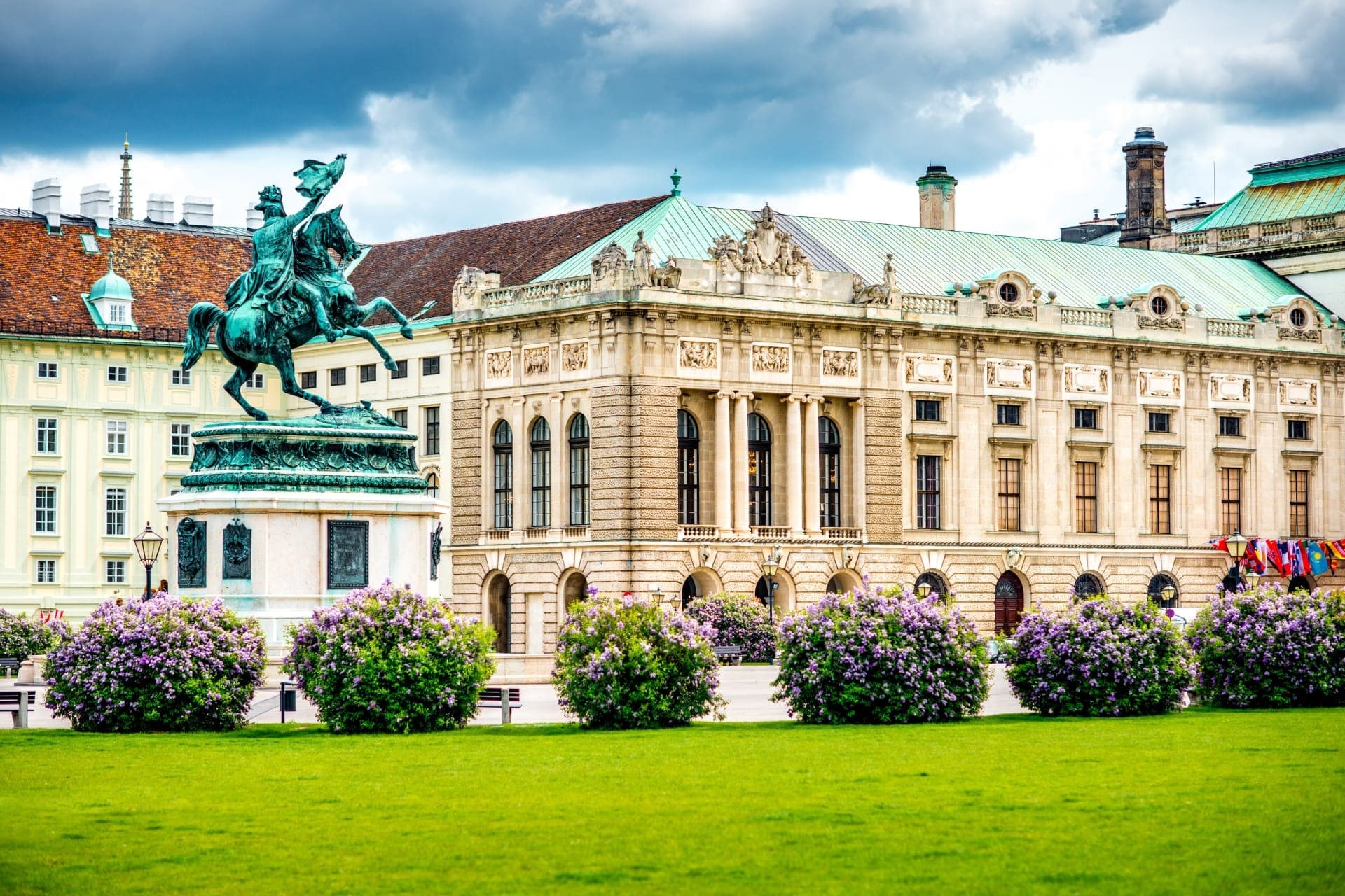 Vienna Old Town, Hofburg Palace Courtyard, and St. Stephen's Cathedral Walking Tour - تصویر 24