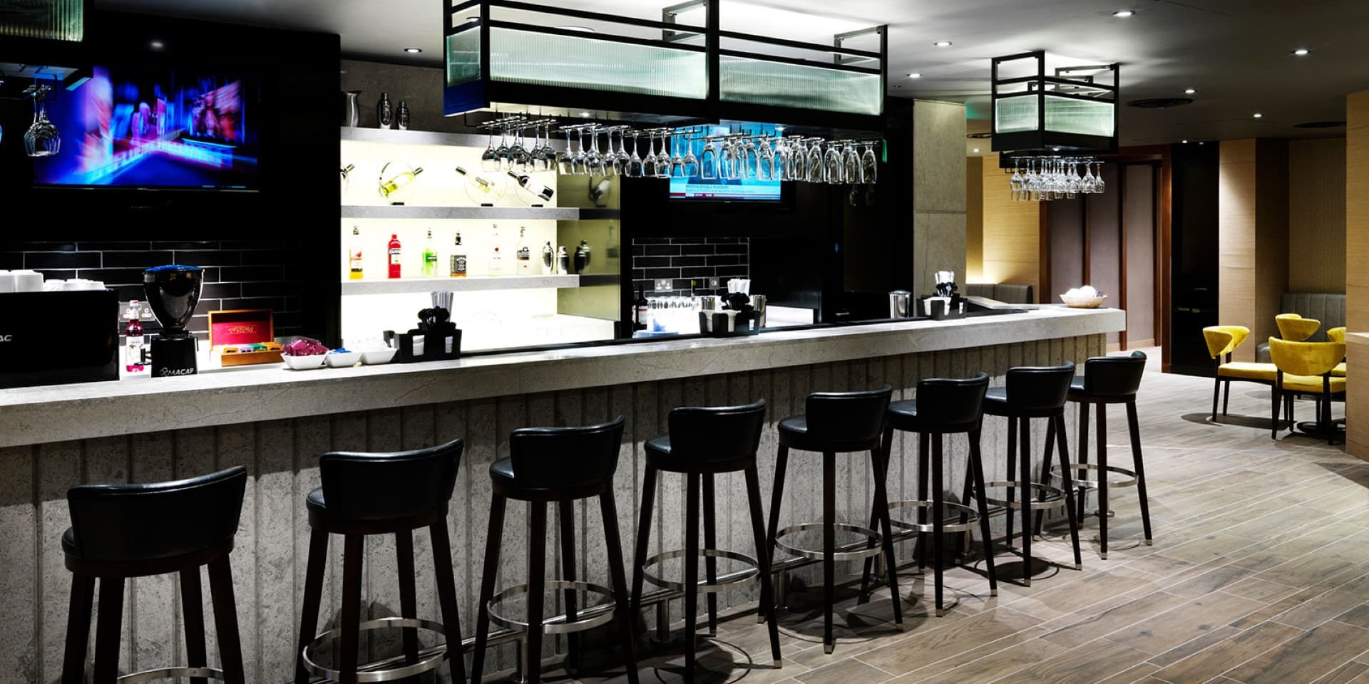 Plaza Premium Lounge - London Heathrow Airport Terminal 4 - تصویر 5