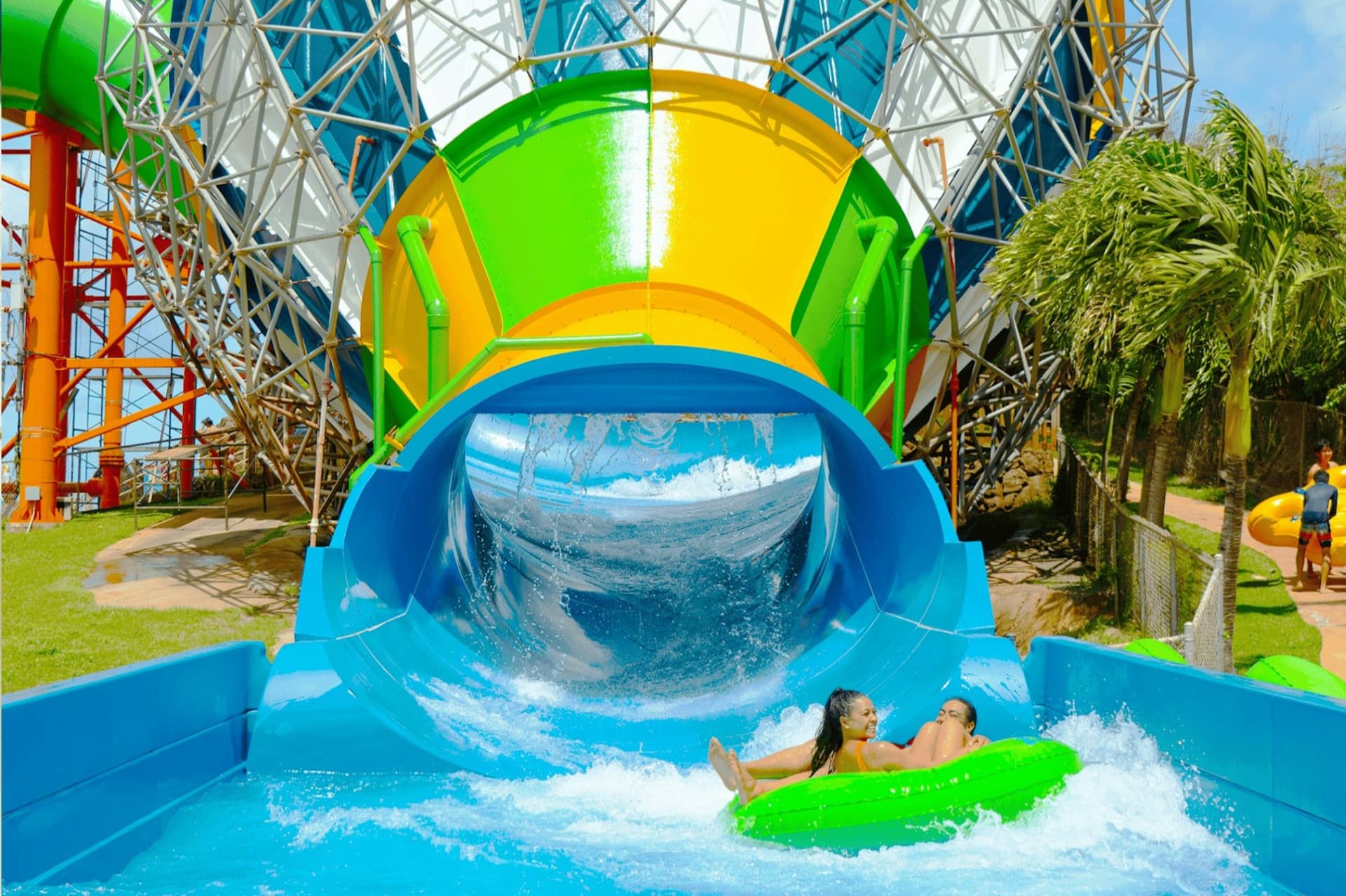 Hawaii: Wet 'n' Wild Ticket + Transportation from Waikiki - تصویر 2