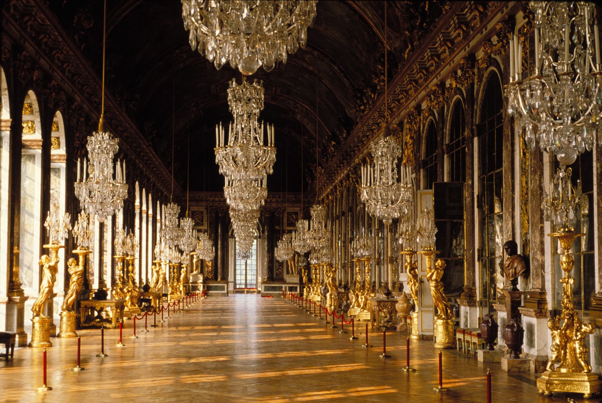 Palace of Versailles Audio-Guided Tour with Round Trip Transfers from Paris - تصویر 9