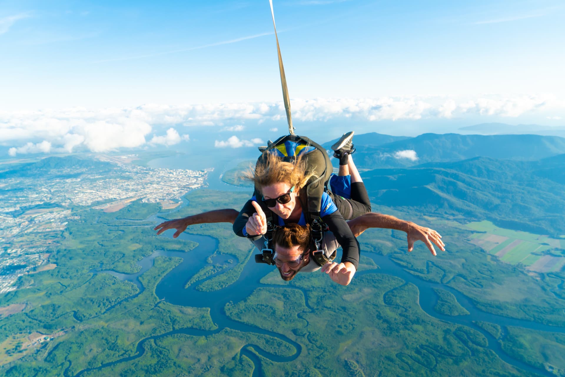Tandem Skydiving Experience Cairns - تصویر 3