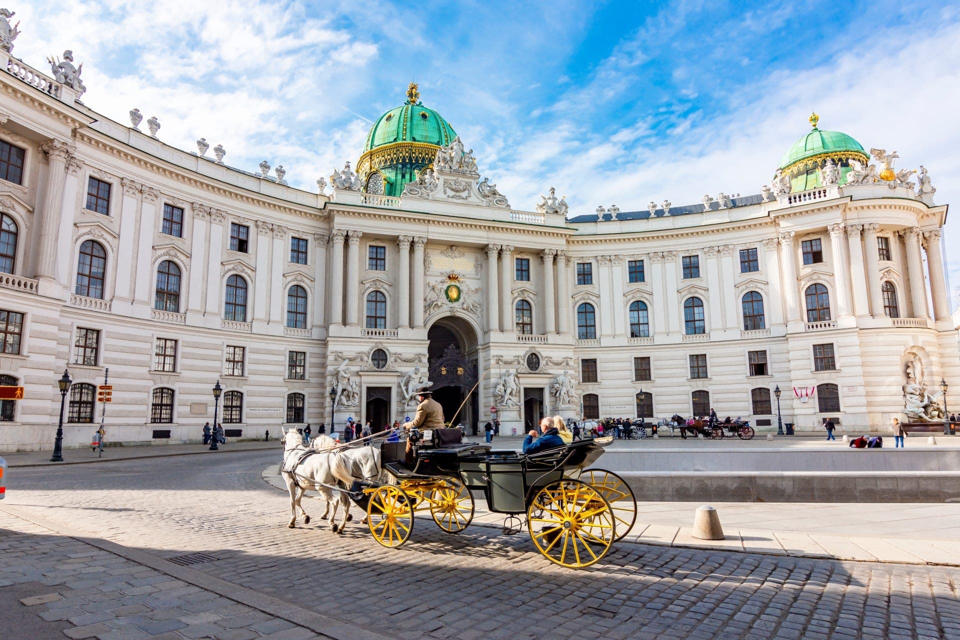 Vienna Old Town, Hofburg Palace Courtyard, and St. Stephen's Cathedral Walking Tour - تصویر 4