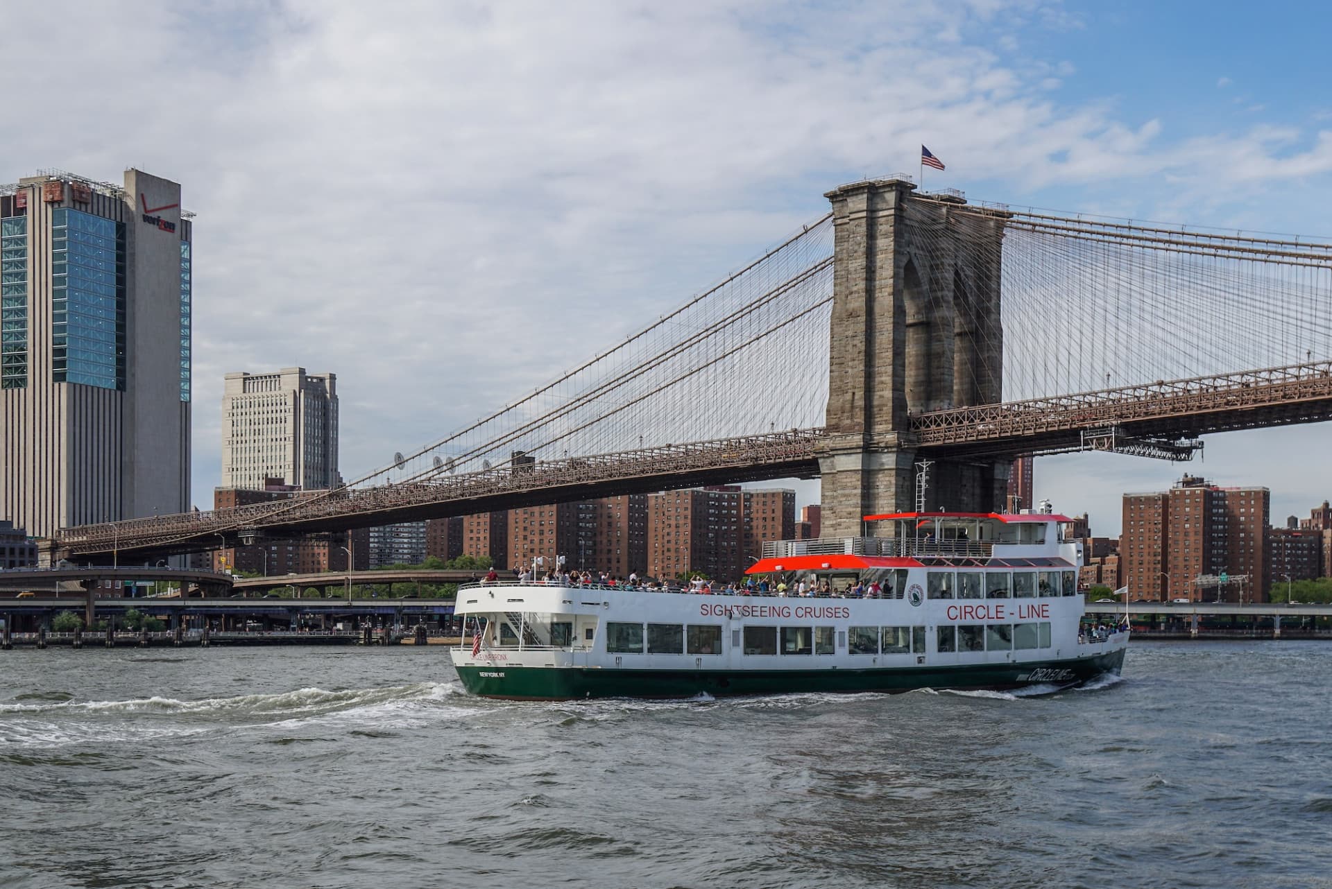 Circle Line "NYC Landmarks" Sightseeing Cruise (1.5 hours): Reserved Straight-to-Board Ticket - تصویر اصلی