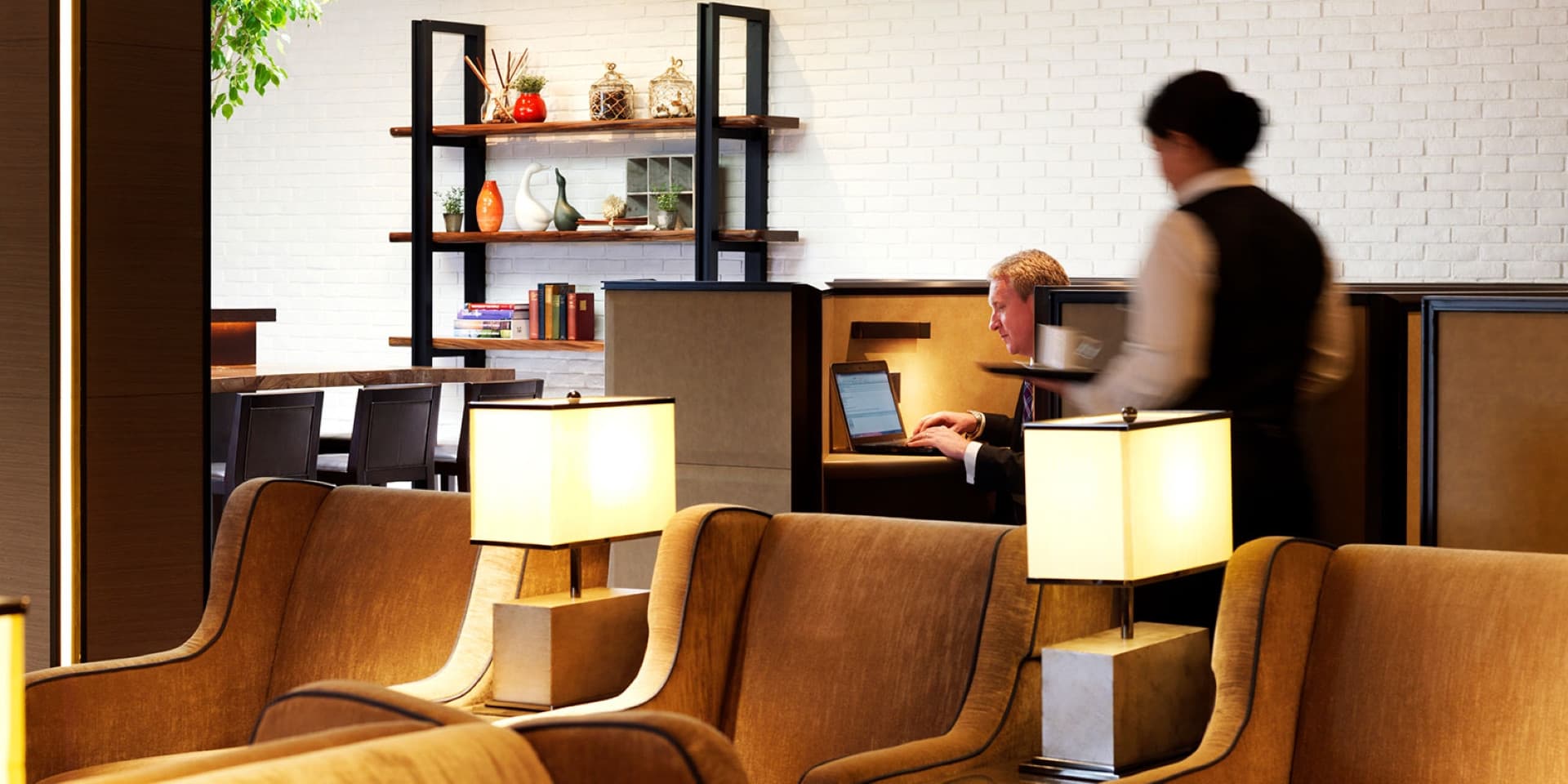 Plaza Premium Lounge - London Heathrow Airport Terminal 4 - تصویر 2