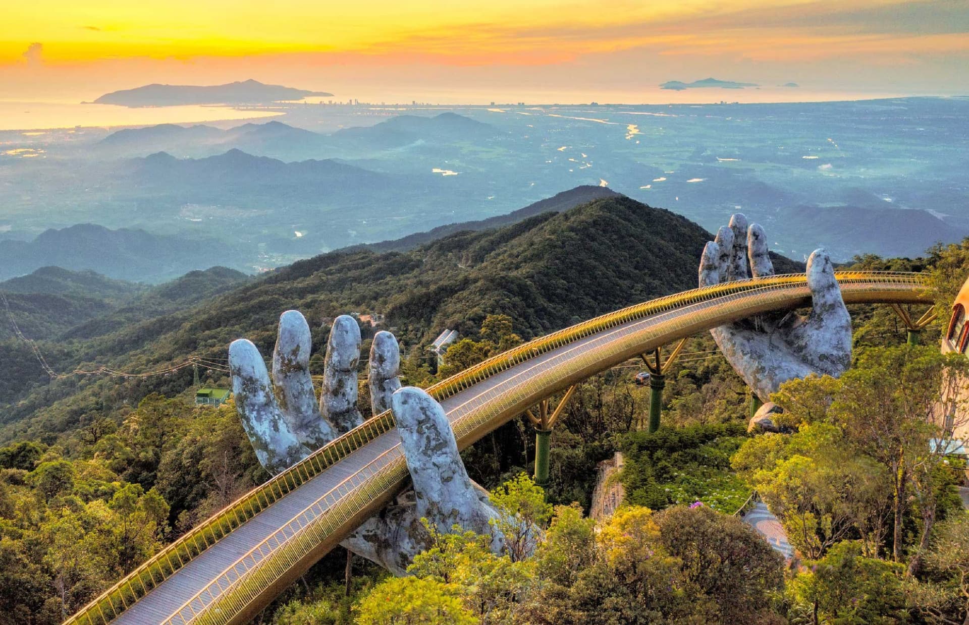 Ba Na Hills and Golden Bridge Full-Day Private Tour from Da Nang with Korean-speaking Guide - تصویر اصلی