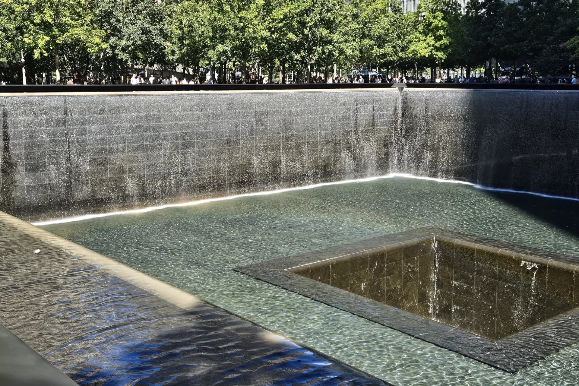 9/11 Memorial & Wall Street Walking Tour + Optional 9/11 Museum Admission - تصویر 2