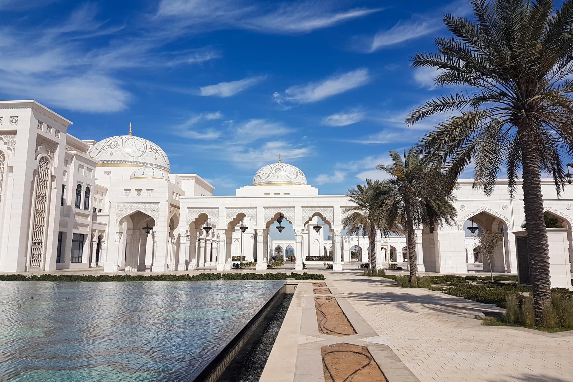 Abu Dhabi Premium City Tour from Dubai: Sheikh Zayed Mosque, Etihad Towers, Qasr Al Watan - تصویر 3