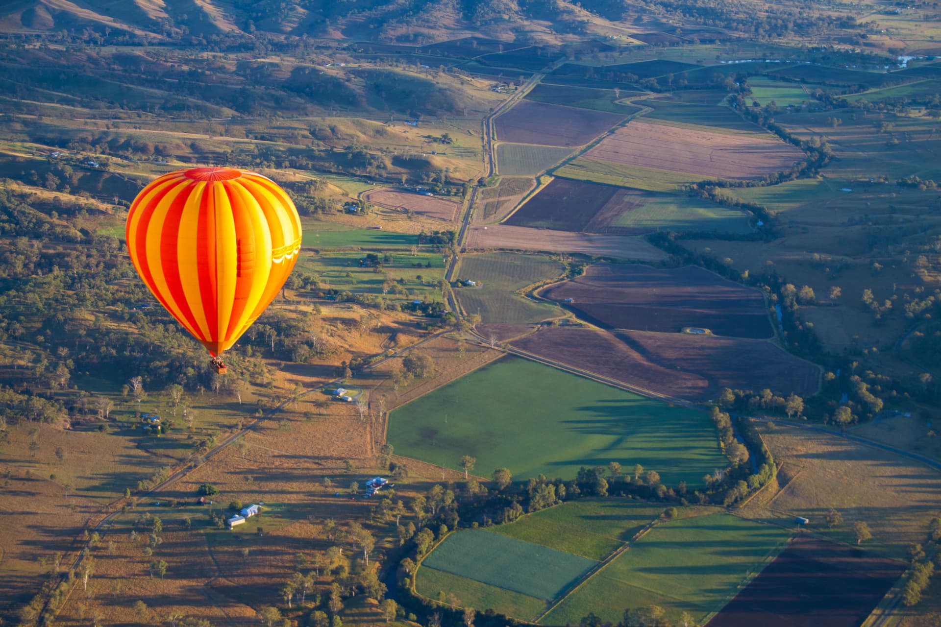 Sunrise Hot Air Balloon Flight over Brisbane with Vineyard Breakfast - تصویر 5