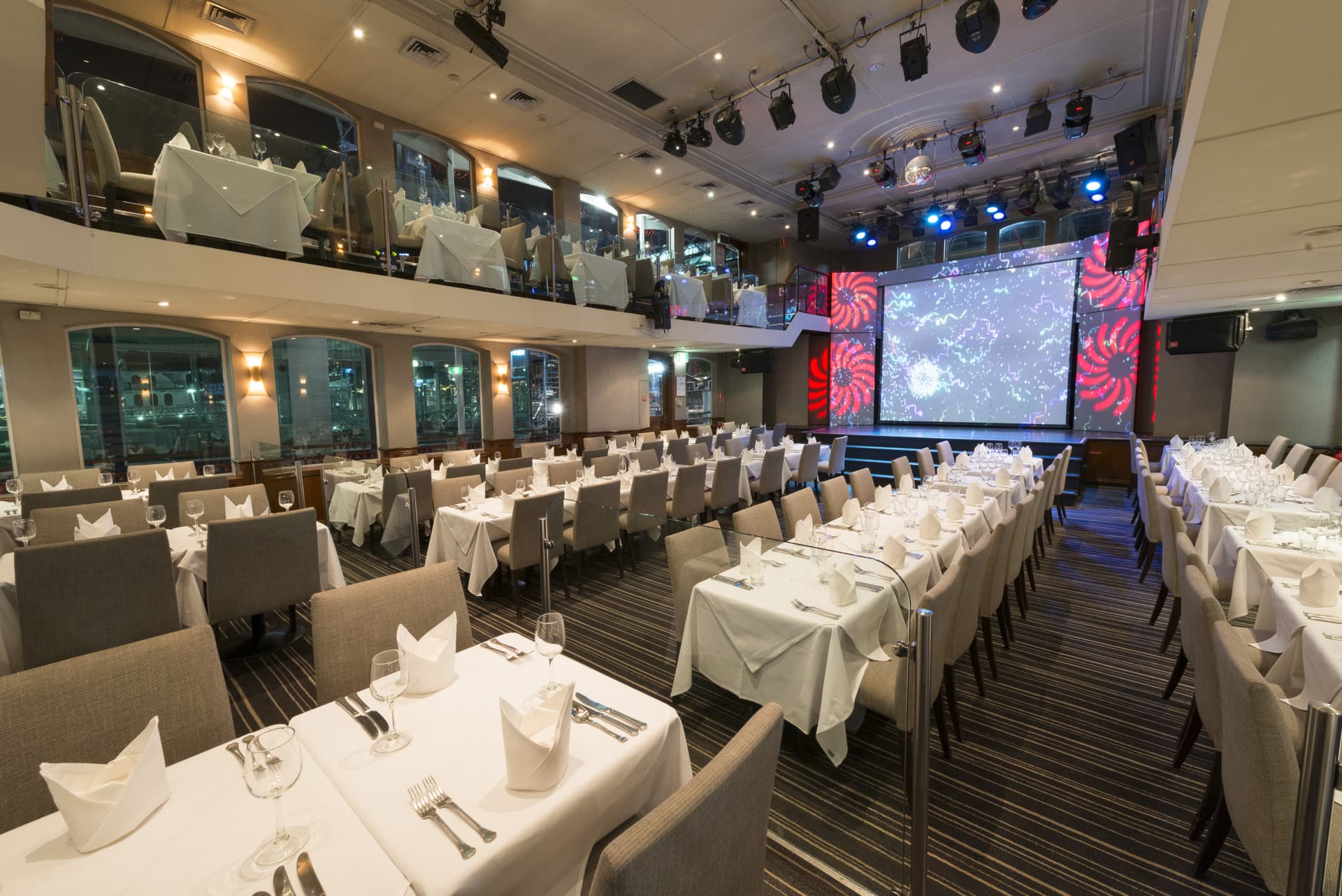 Sydney Harbour Showboat Dinner Cruise - تصویر 9