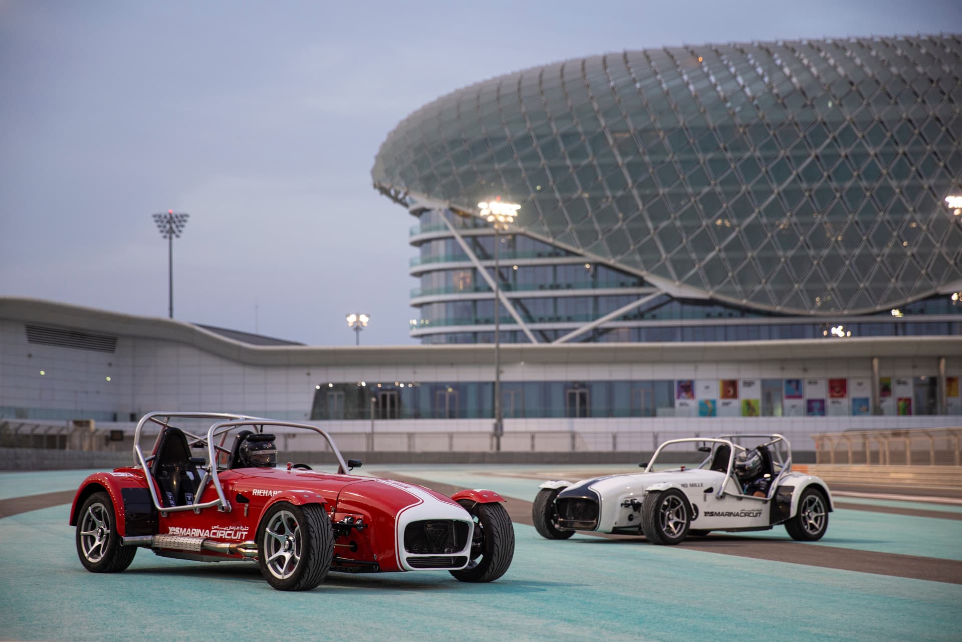 Yas Marina Circuit Caterham Seven 360 Driving Experience - تصویر 3