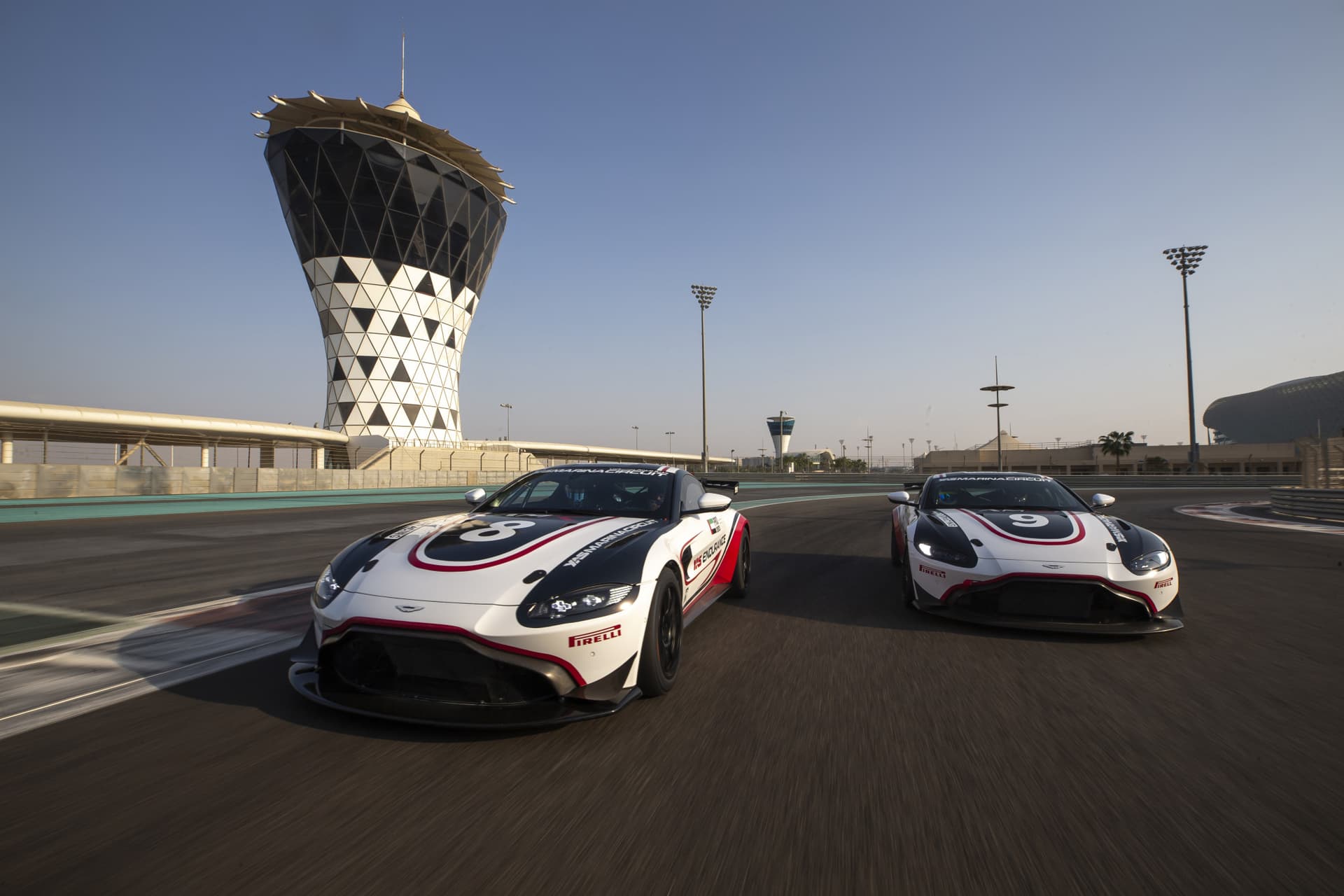 Yas Marina Circuit Aston Martin GT4 Driving Experience - تصویر 3