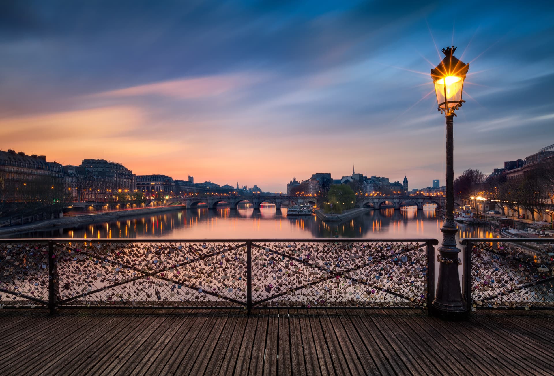 Paris Illuminations Night Bus Tour and Eiffel Tower Reserved Access - تصویر 2