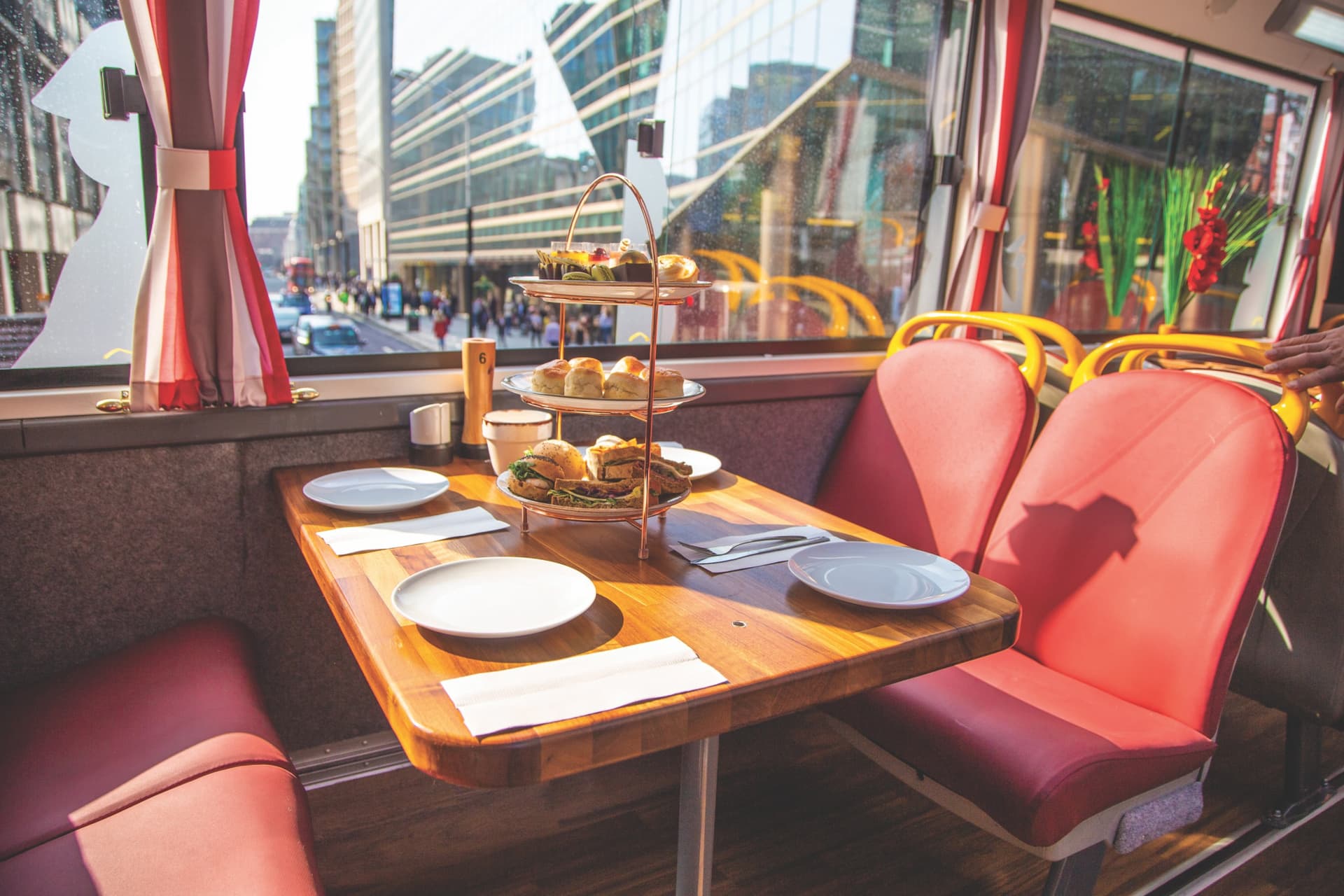 Afternoon Tea Bus with Panoramic Tour of London - تصویر 9