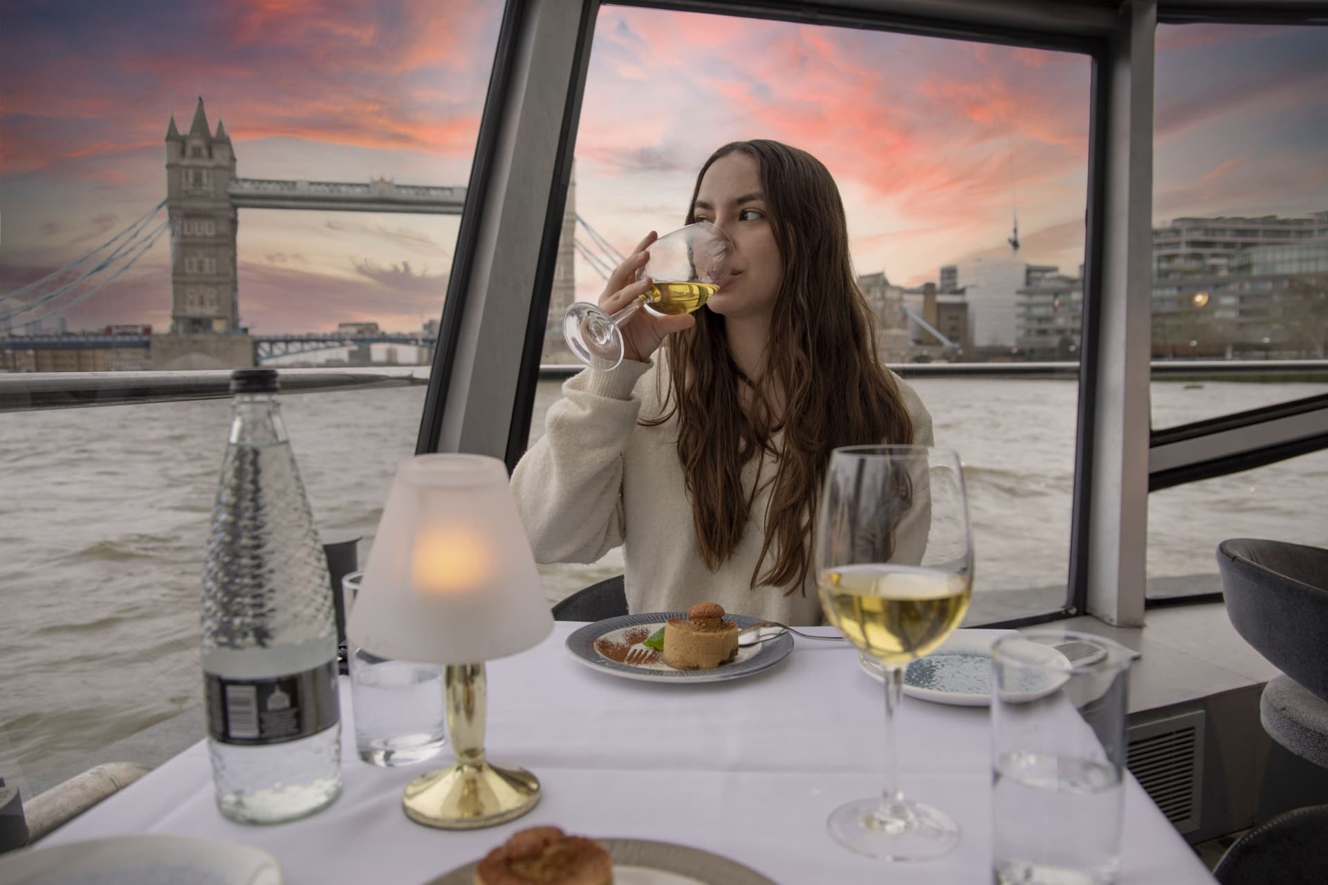 کروز شام بر روی رود تیمز لندن توسط City Cruises - تصویر 2