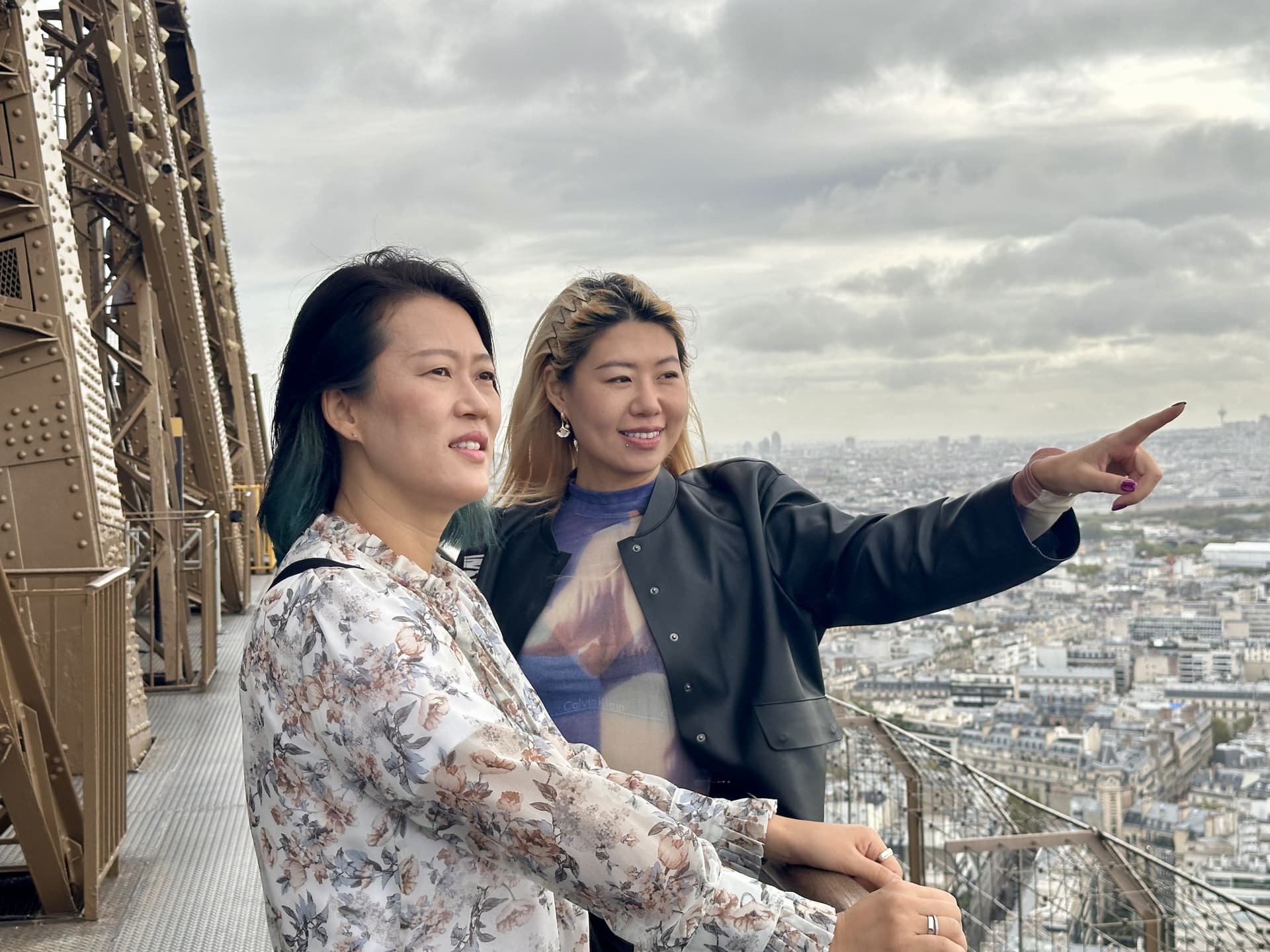 Eiffel Tower Guided Tour With Summit Entry + Seine River Cruise - تصویر 3