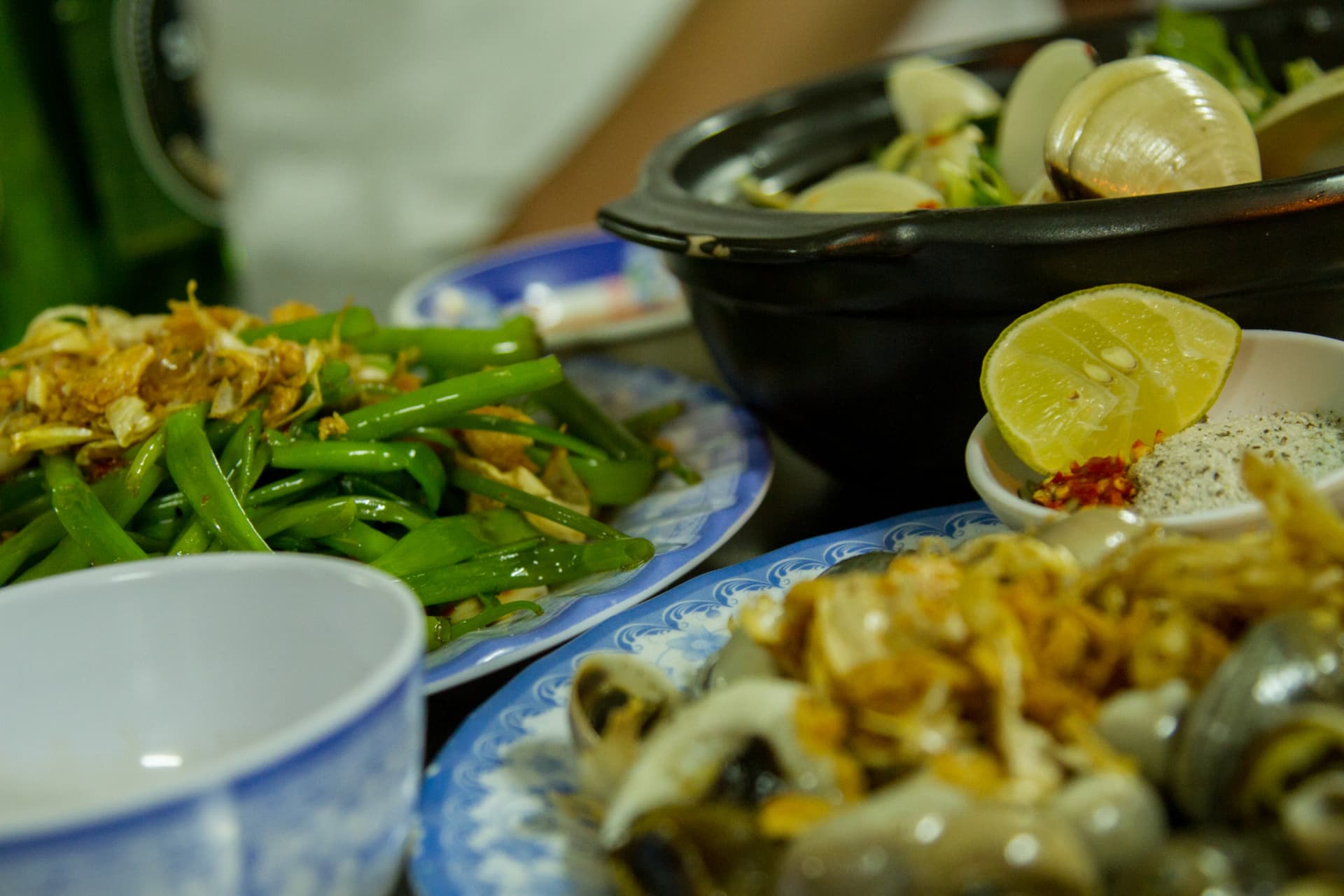 Ho Chi Minh City Night Food Tour by Motorbike - تصویر اصلی